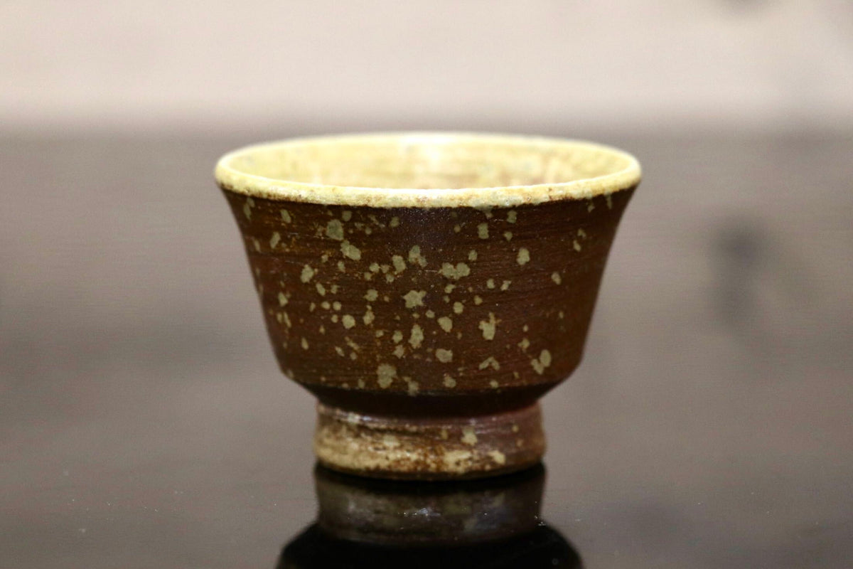 GMJK374AZ◯紀州焼 葵窯 ぐい呑 酒器 盃 猪口 酒杯 一口盃 呑口 施釉陶器 陶杯 和食器 陶器 在銘 和モダン