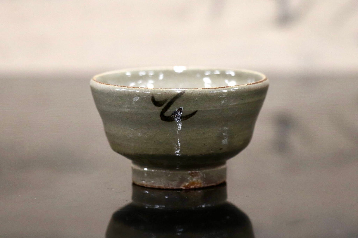 GMJK374BB◯紀州焼 葵窯 ぐい呑 酒器 盃 猪口 酒杯 一口盃 呑口 施釉陶器 陶杯 和食器 陶器 在銘 和モダン
