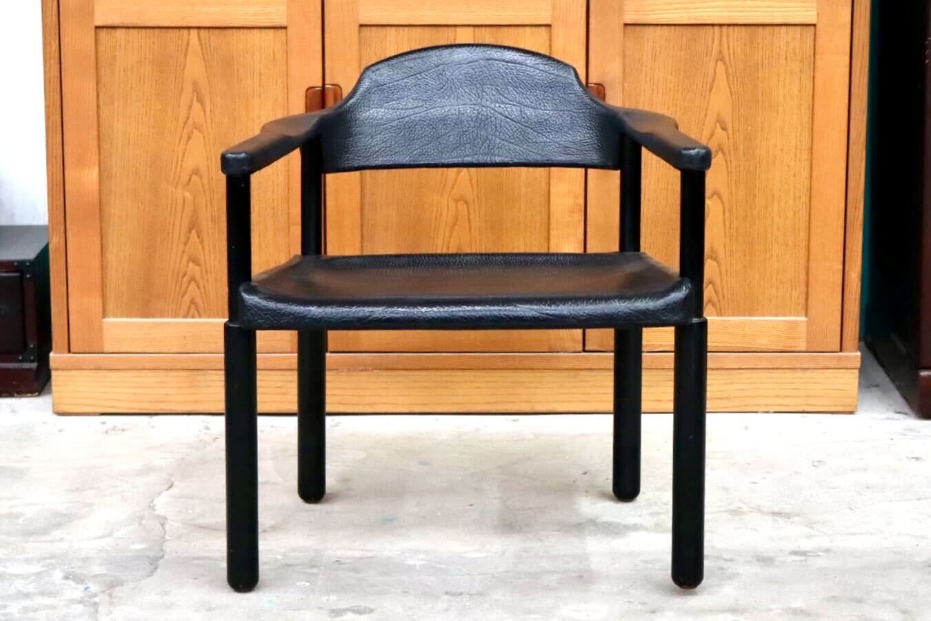 GMIS471A○レオナルド アームチェア ブラック スイス デザイナーズ家具 チェア 椅子 INTER-DECOR取扱い 検）Cassina Strassle Collection