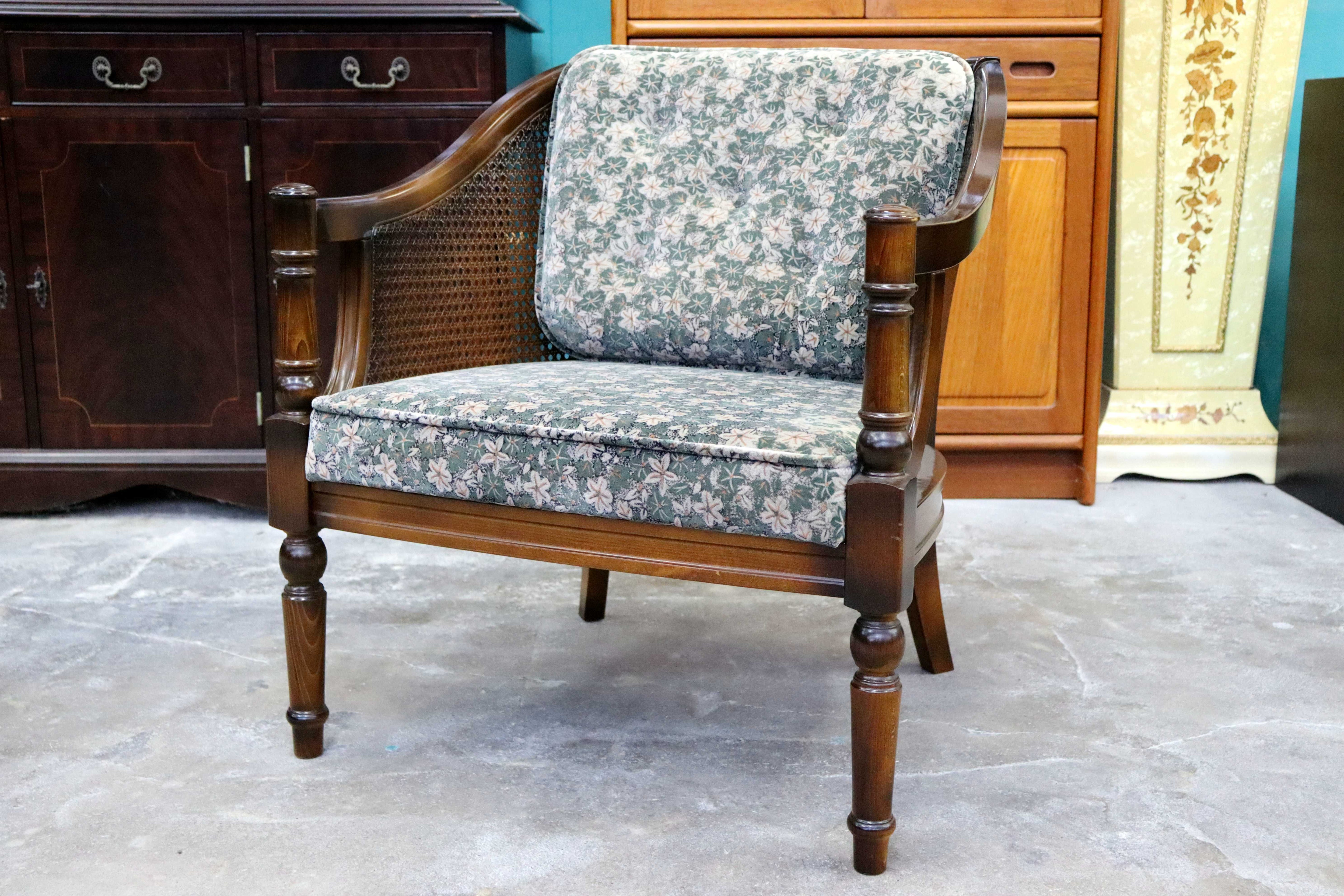 GMIS279B○karimoku / カリモク コロニアル アームチェア 椅子 ラウンジチェア シングルソファ ラタン 国産家具 レトロ ヴィンテージ