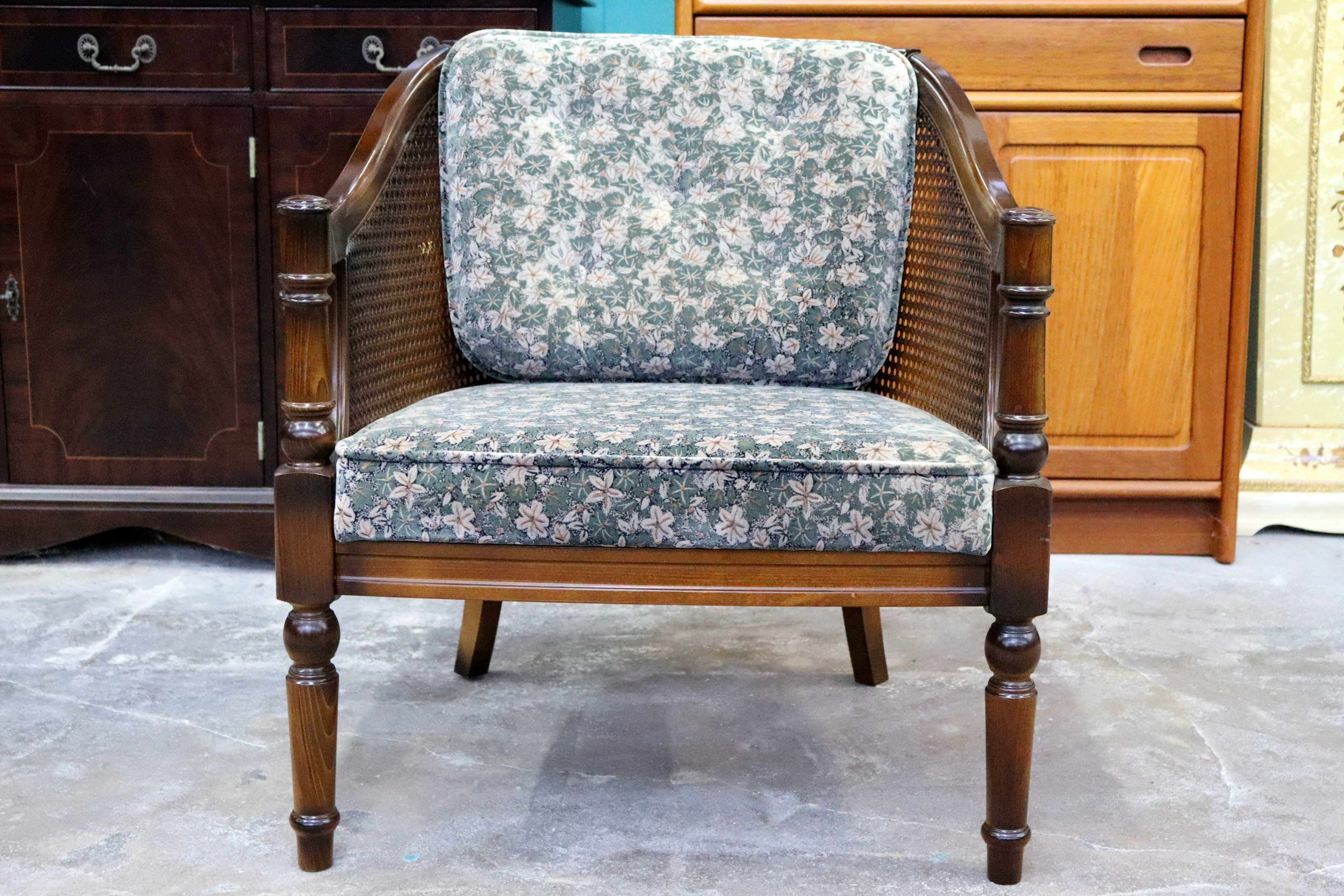 GMIS279B○karimoku / カリモク コロニアル アームチェア 椅子 ラウンジチェア シングルソファ ラタン 国産家具 レトロ ヴィンテージ