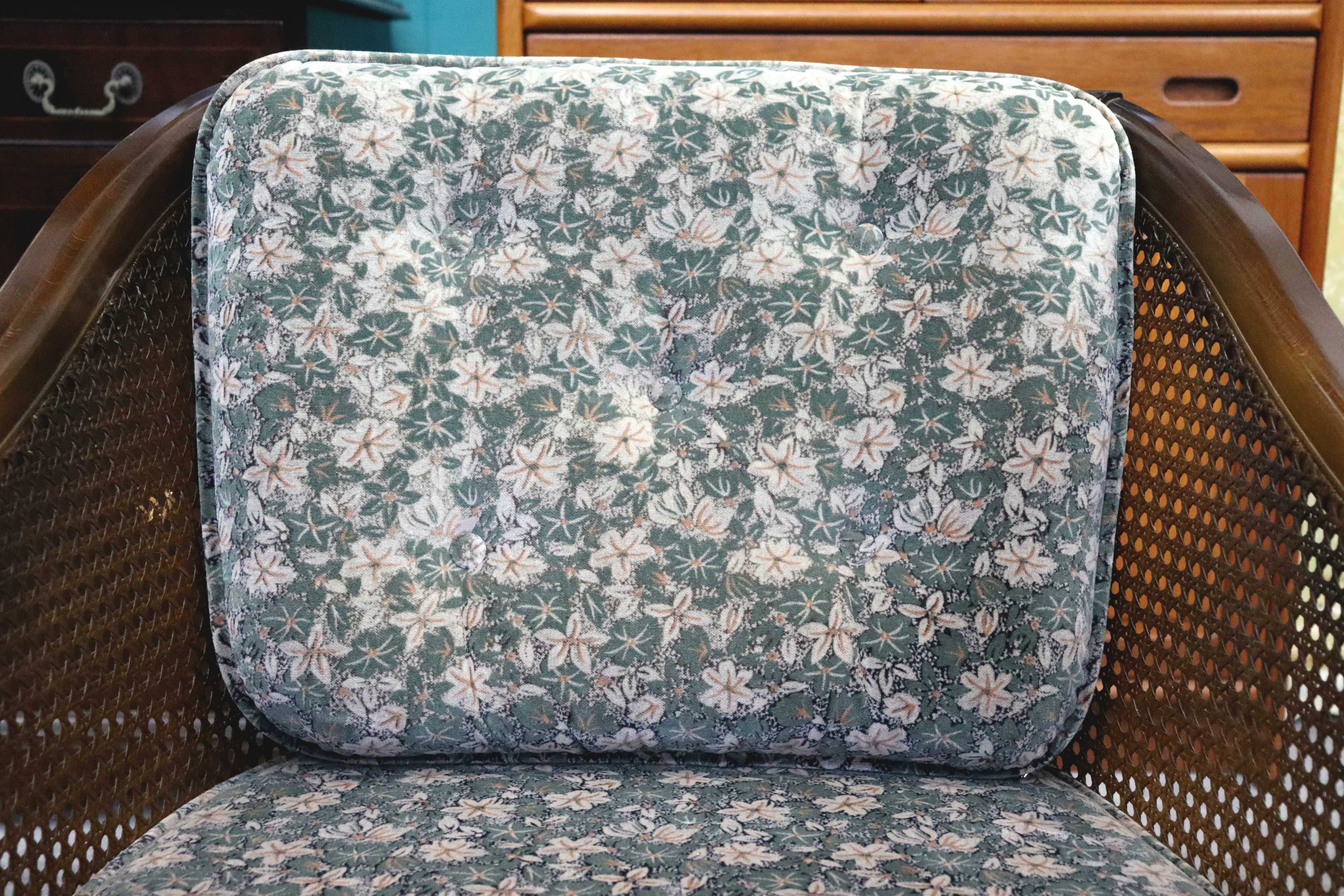 GMIS279B○karimoku / カリモク コロニアル アームチェア 椅子 ラウンジチェア シングルソファ ラタン 国産家具 レトロ ヴィンテージ