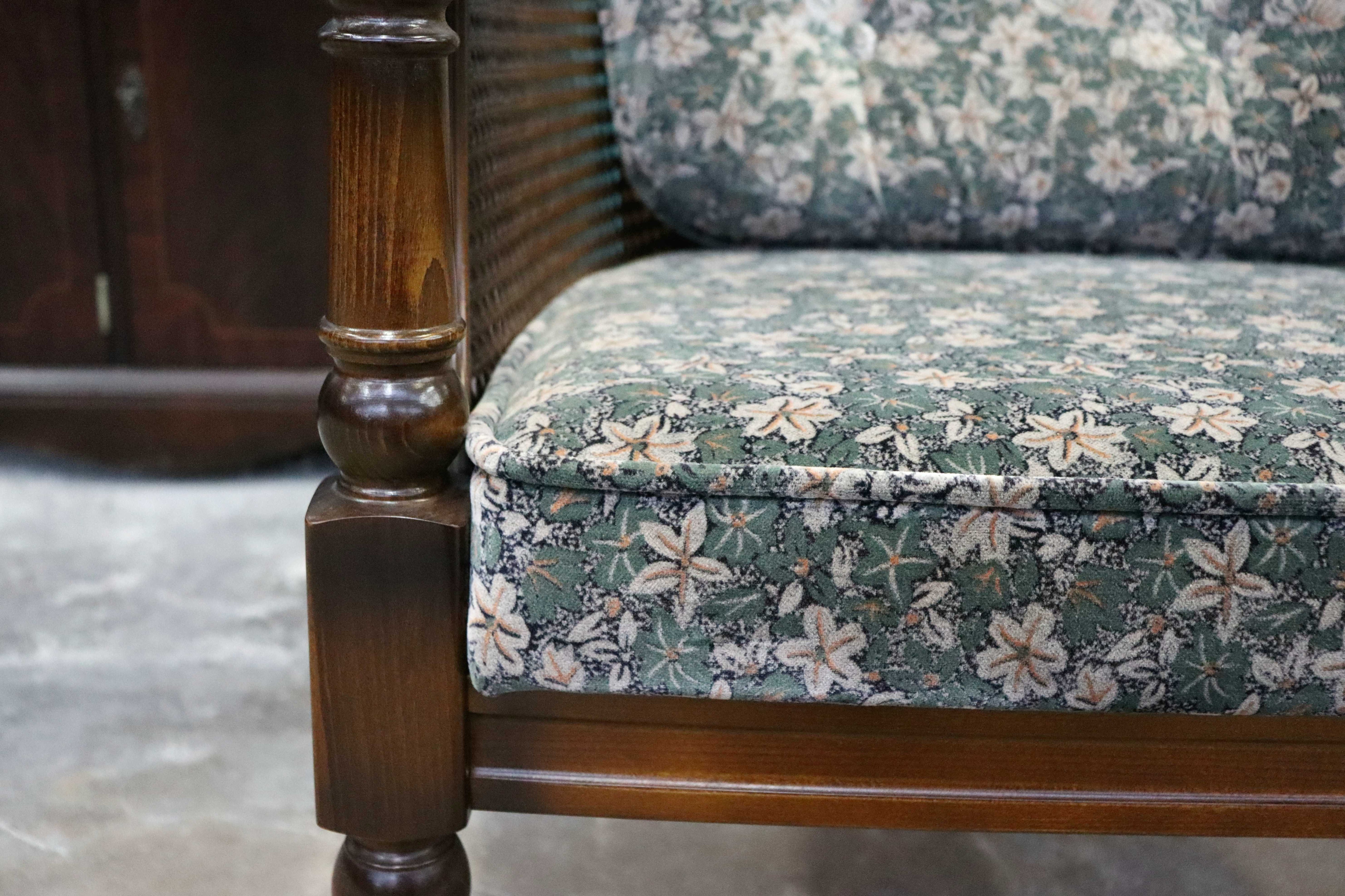 GMIS279B○karimoku / カリモク コロニアル アームチェア 椅子 ラウンジチェア シングルソファ ラタン 国産家具 レトロ ヴィンテージ