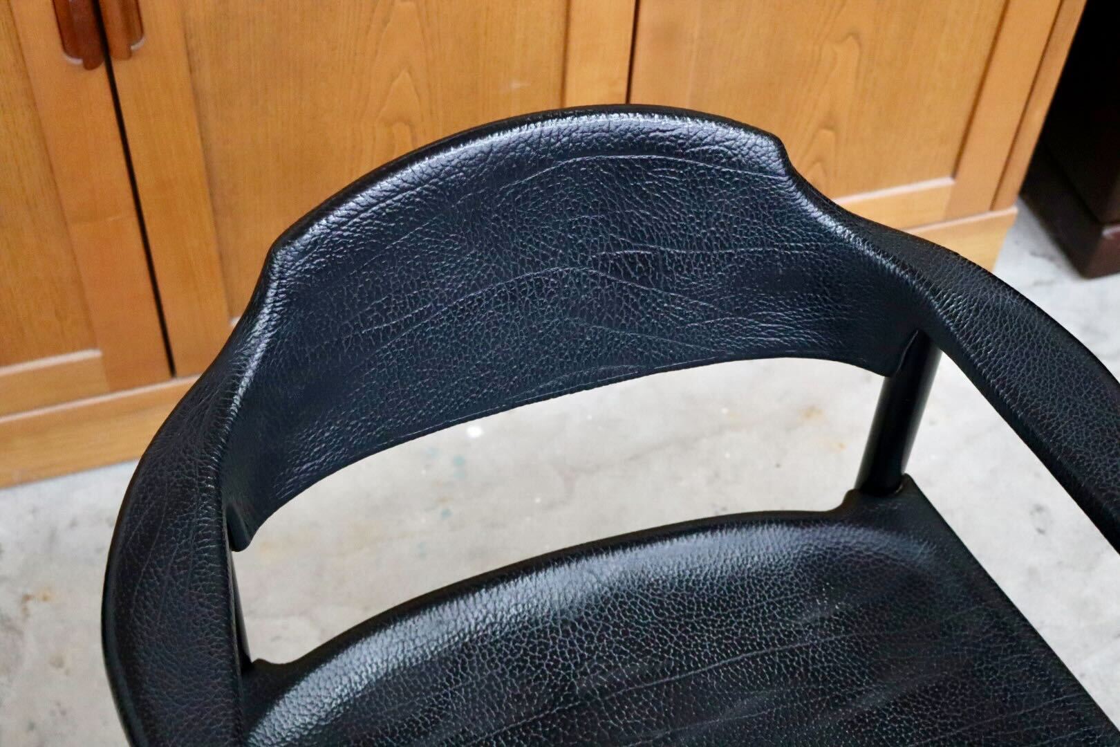 GMIS471B○レオナルド アームチェア ブラック スイス デザイナーズ家具 チェア 椅子 INTER-DECOR取扱い 検）Cassina Strassle Collection