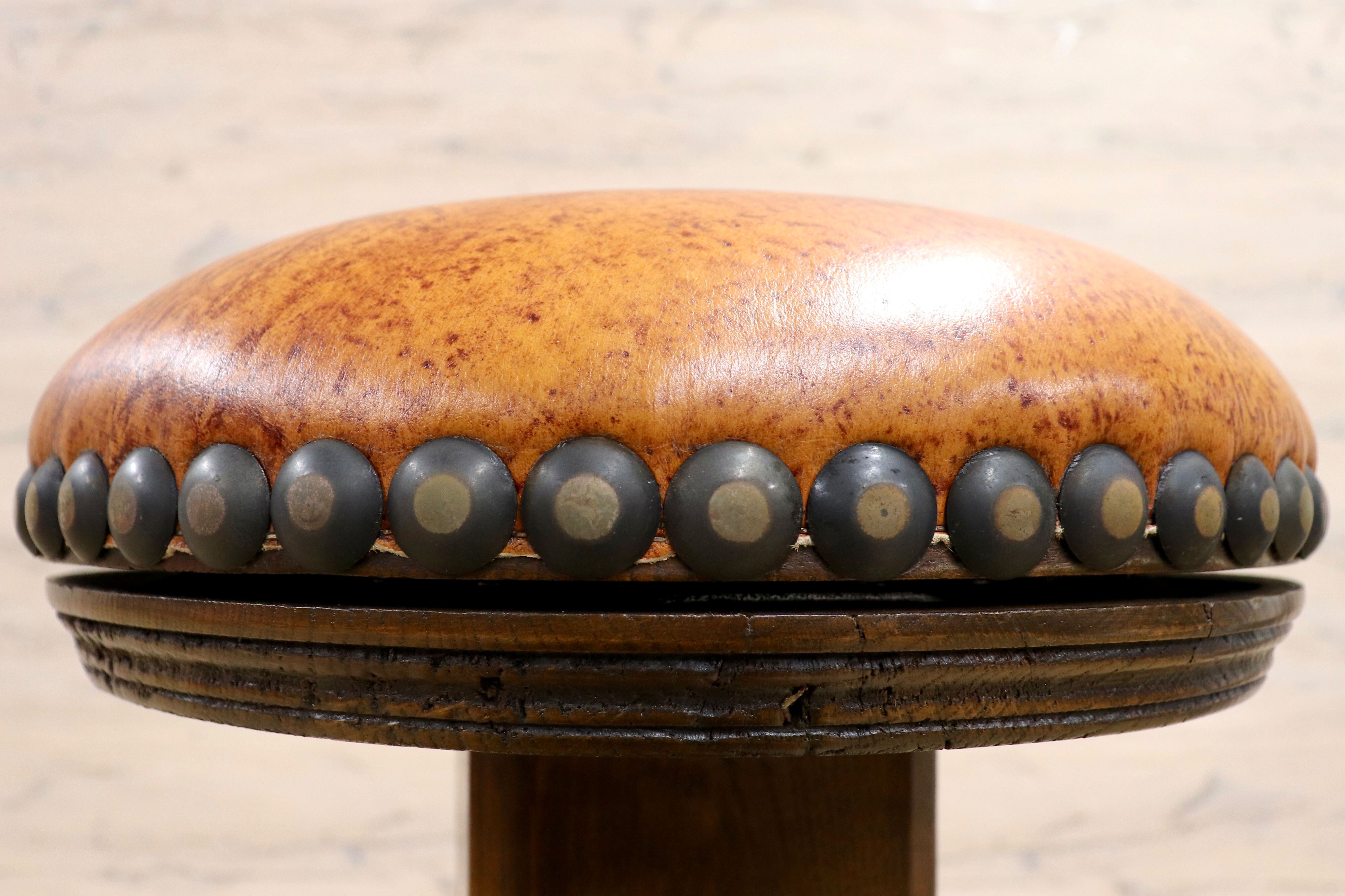 GMIK7M○スペイン製 カスティリアンスタイル バースツール ハイチェア カウンター 回転式 椅子 オーク 本革 アンティーク ヴィンテージ