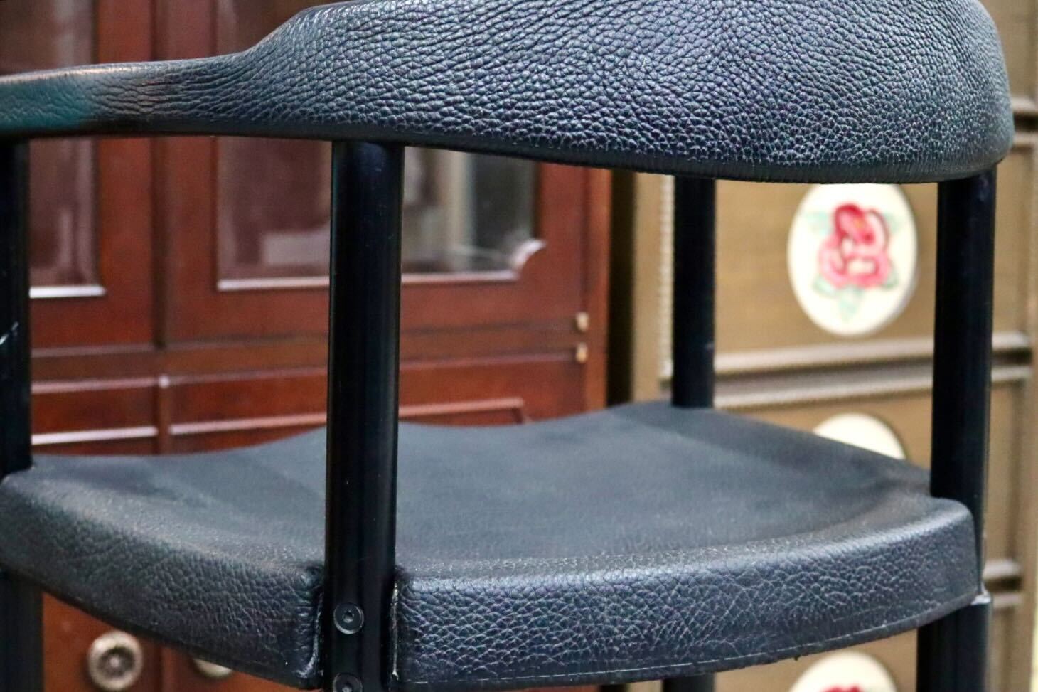 GMIS471F○レオナルド アームチェア カウンターチェア ブラック デザイナーズ 椅子 INTER-DECOR取扱い 検）Cassina Strassle Collection