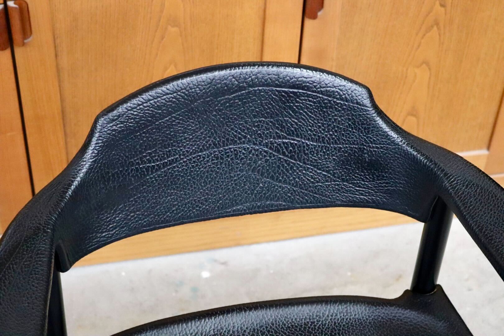GMIS471K○レオナルド アームチェア ブラック スイス デザイナーズ家具 チェア 椅子 INTER-DECOR取扱い 検）Cassina Strassle Collection