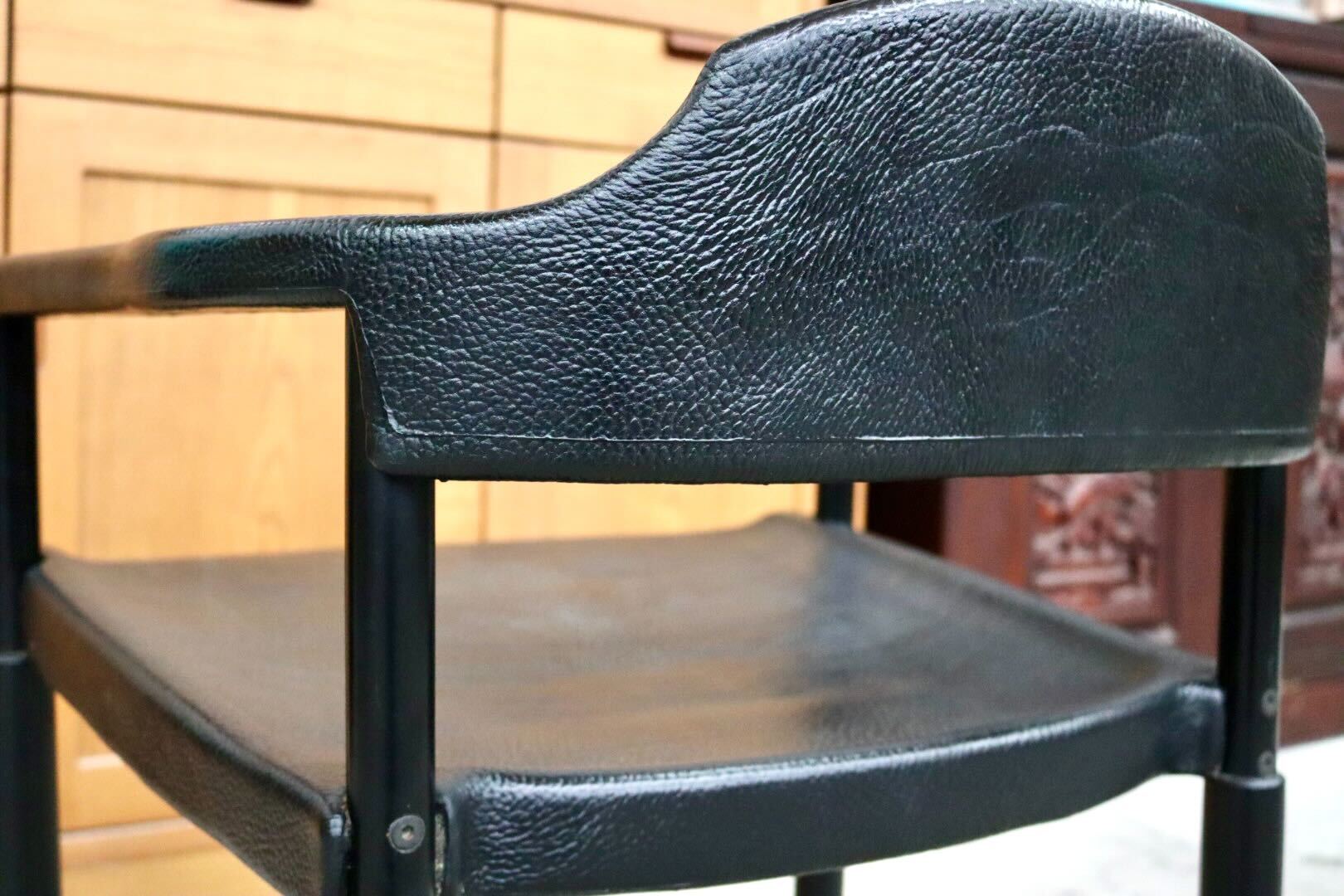 GMIS471K○レオナルド アームチェア ブラック スイス デザイナーズ家具 チェア 椅子 INTER-DECOR取扱い 検）Cassina Strassle Collection