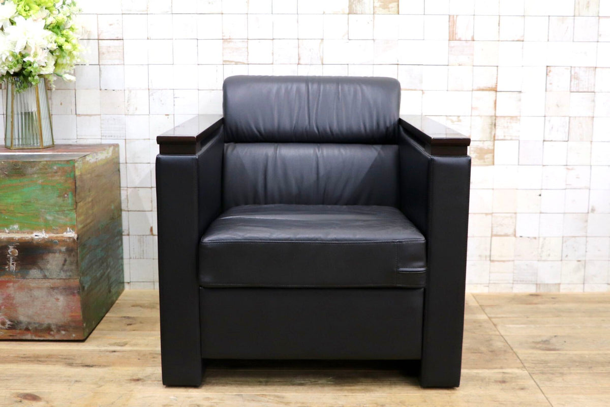 GMJH381B〇ITOKI / イトーキ 本革 1人掛けソファ シングルソファ ブラック 木製アームチェア 応接家具