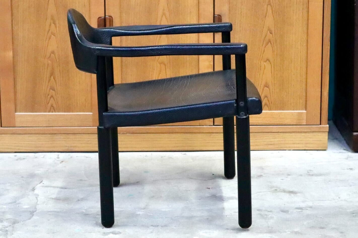 GMIS471M○レオナルド アームチェア ブラック スイス デザイナーズ家具 チェア 椅子 INTER-DECOR取扱い 検）Cassina Strassle Collection