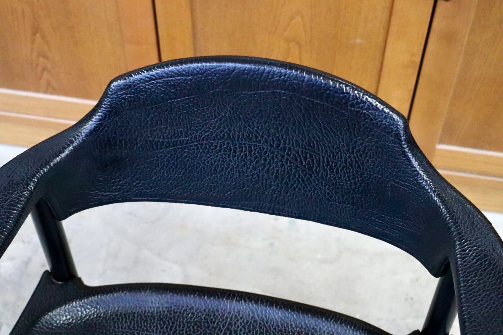 GMIS471M○レオナルド アームチェア ブラック スイス デザイナーズ家具 チェア 椅子 INTER-DECOR取扱い 検）Cassina Strassle Collection