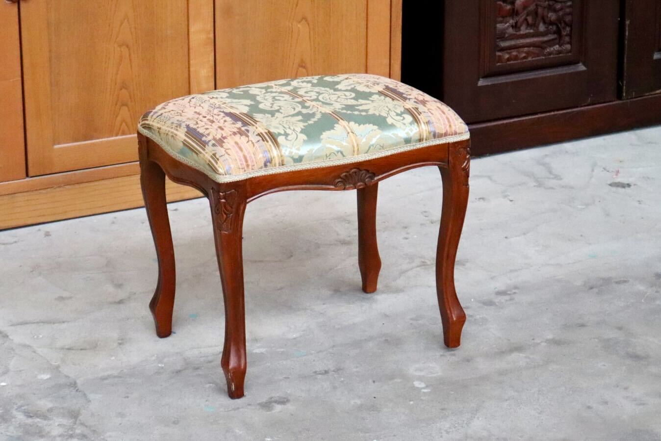 GMIH394A○スツール チェア 椅子 足置き フットスツール オットマン 腰掛け 猫脚 木製 ファブリック イタリア製 クラシック ロココ