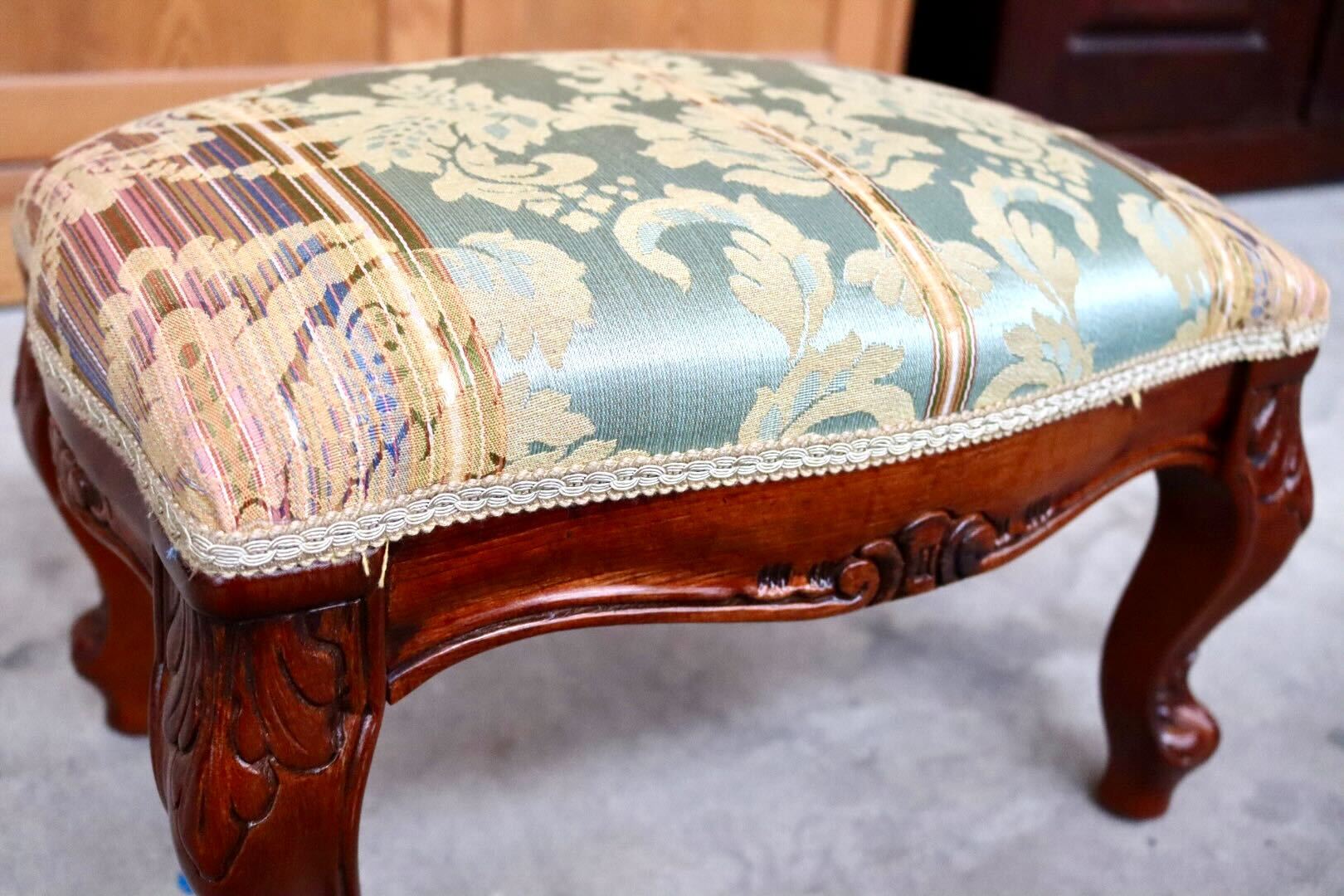 GMIH394B○スツール チェア 椅子 足置き フットスツール オットマン 腰掛け 猫脚 木製 ファブリック イタリア製 クラシック ロココ