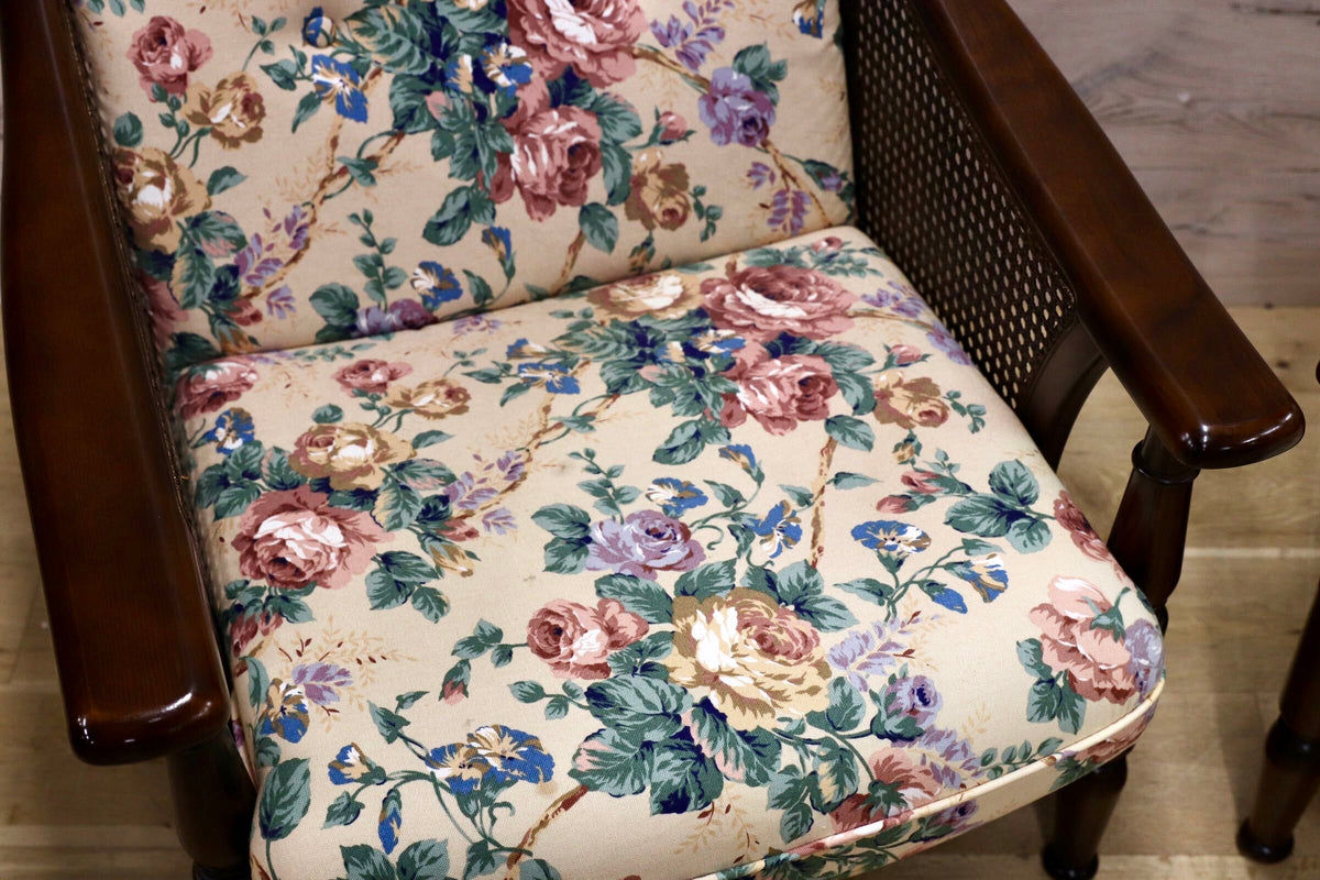 GMJS262○karimoku / カリモク COLONIAL コロニアル WC1000AK アームチェア 2脚セット ブナ材 籐 ラタン 花柄 国産家具 定価 約16.3万
