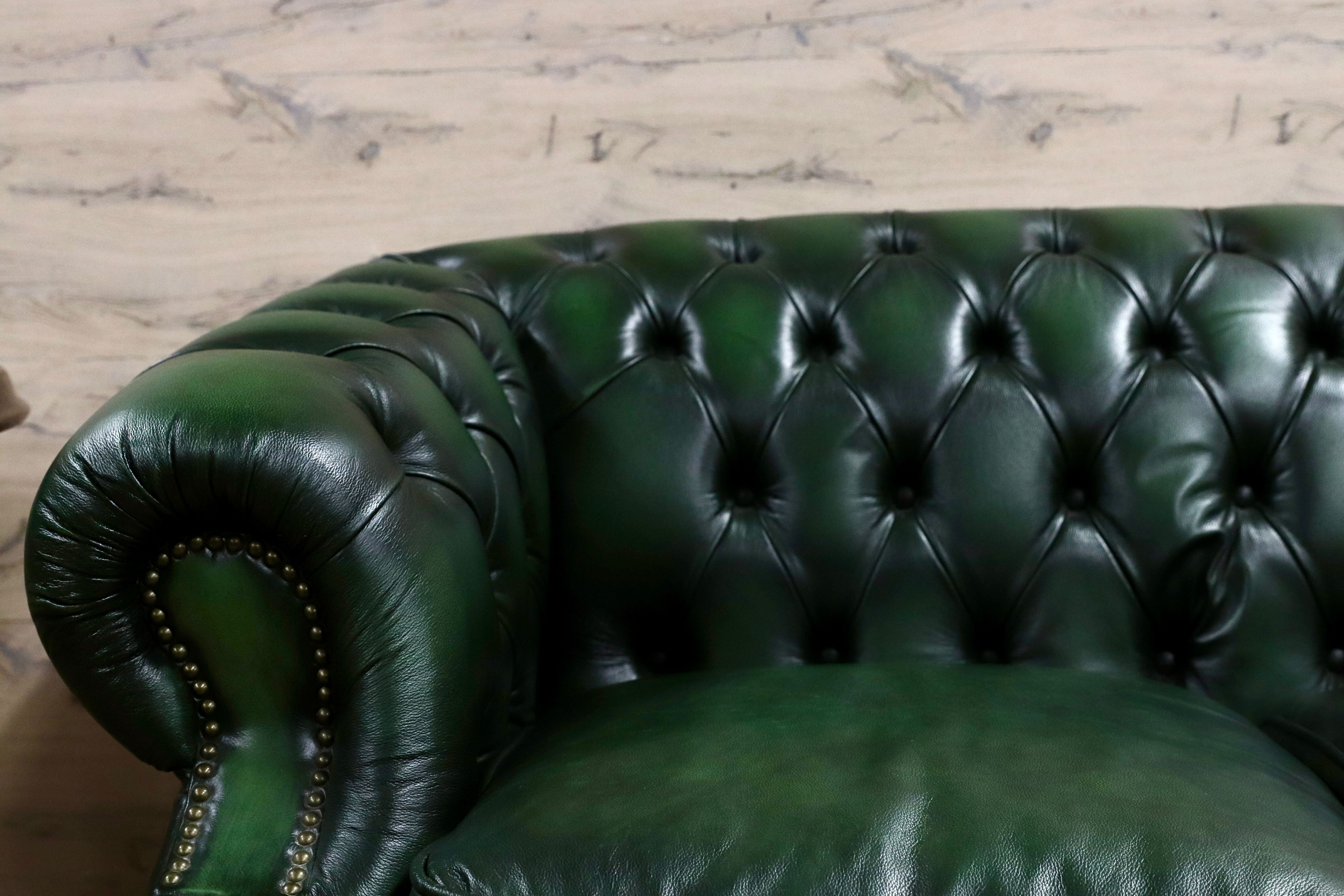 GMIK562○イギリス チェスターフィールド 2人掛けソファ ラブソファ 本革 緑 グリーン 2シーター クラシック アンティーク 椅子 英国