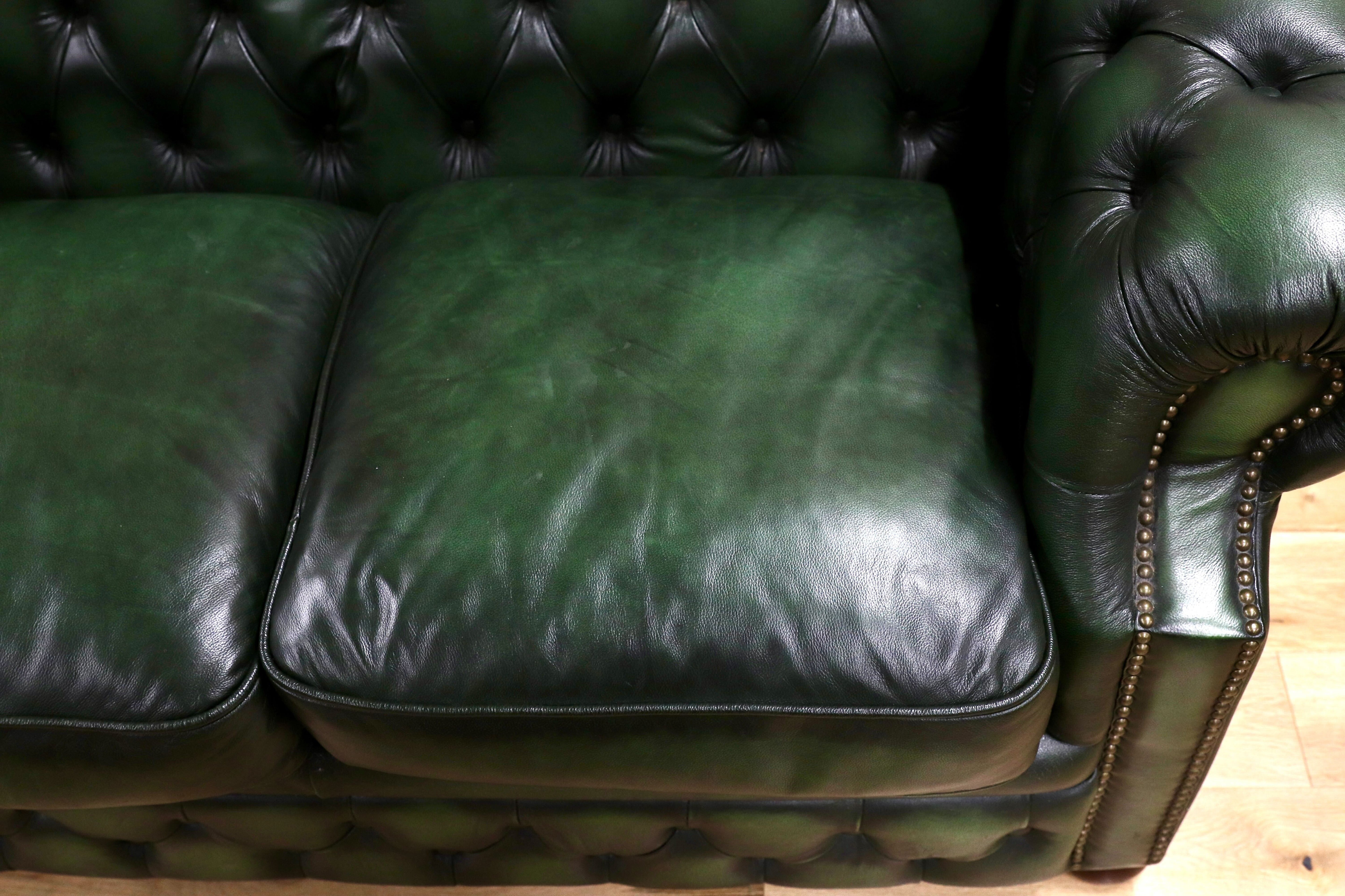 GMIK562○イギリス チェスターフィールド 2人掛けソファ ラブソファ 本革 緑 グリーン 2シーター クラシック アンティーク 椅子 英国