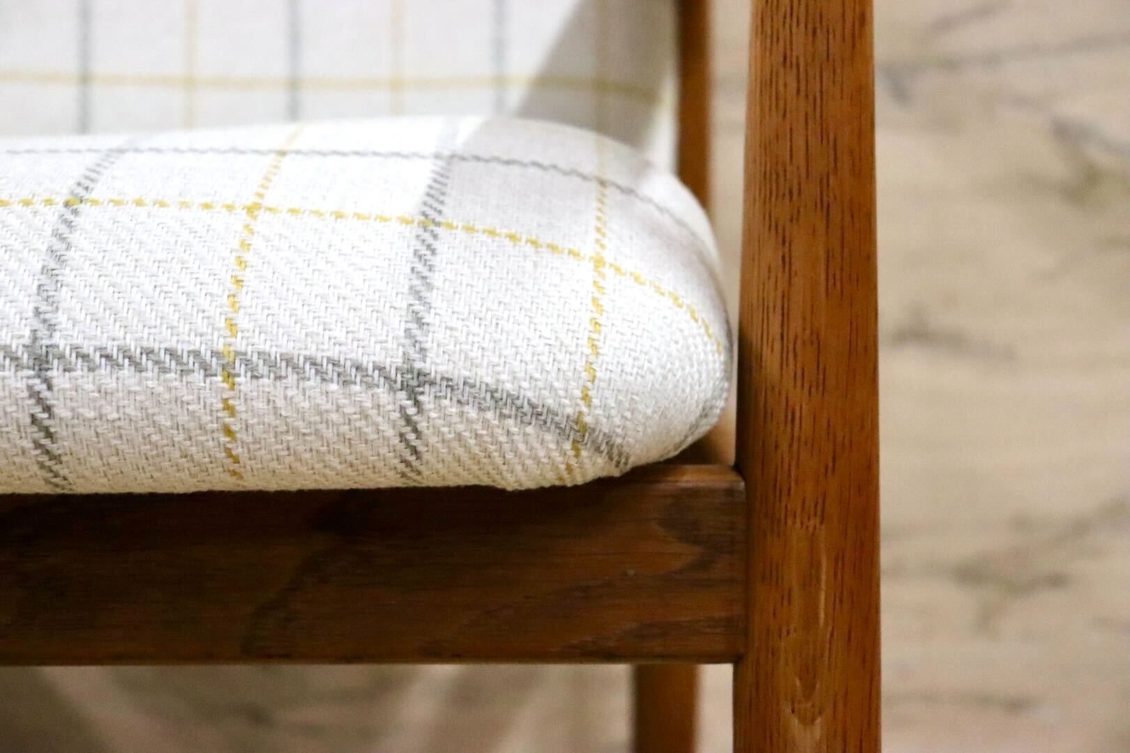 GMHK3D○オールドカリモク karimoku アームチェア 椅子 ラウンジチェア ダイニングチェア 楢無垢材 北欧スタイル ヴィンテージ リペア済