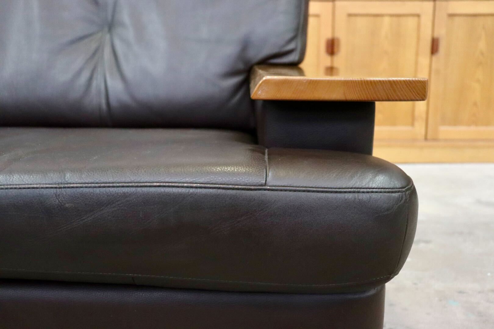 GMIK557B○karimoku / カリモク ZU4023 3人掛けソファ トリプルソファ 長椅子 本革 応接 モダン 国産家具