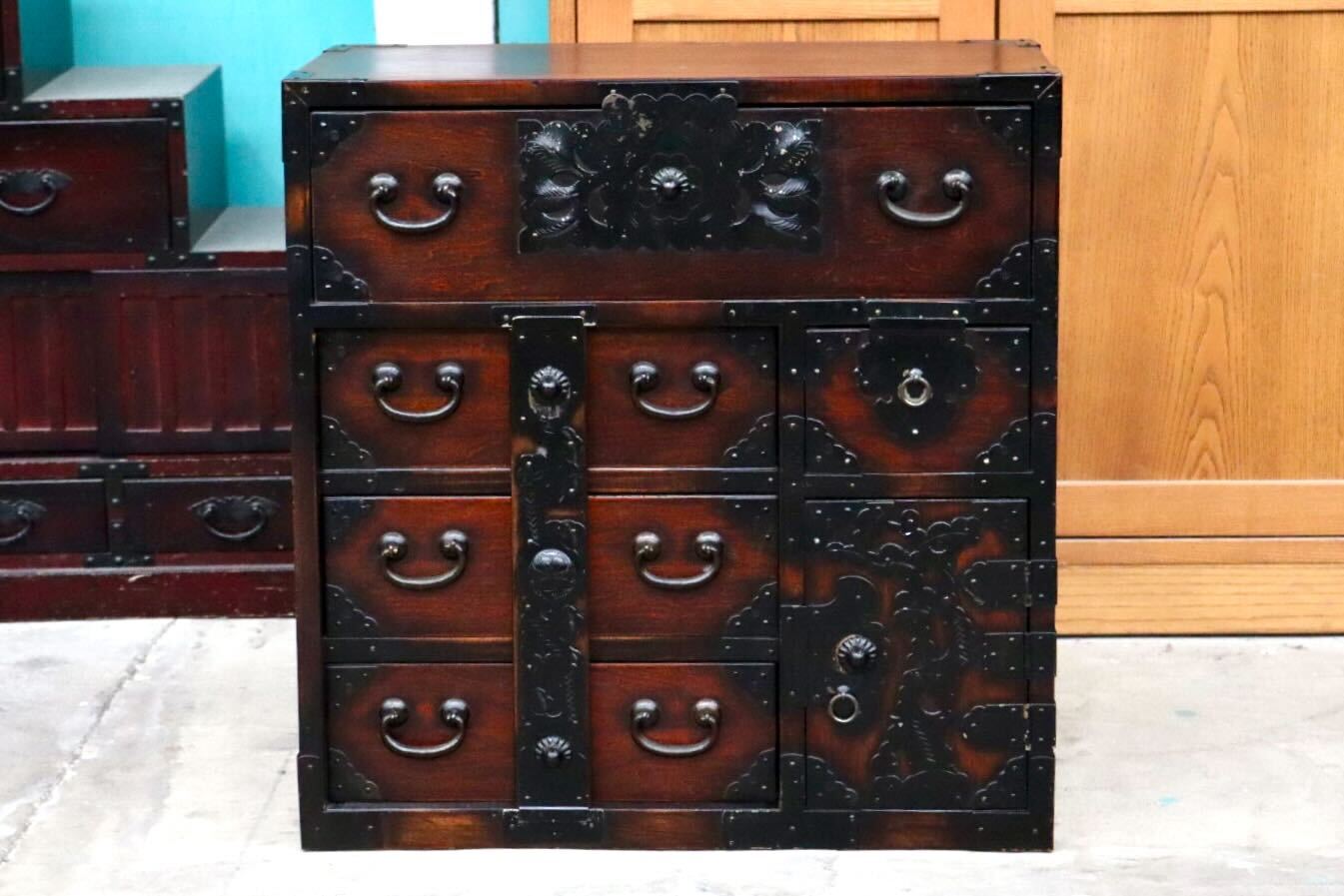 GMIS518○箪笥 チェスト 時代箪笥 民芸箪笥 和箪笥 収納棚 閂錠 引き出し 戸棚 和家具 無垢材 レトロ アンティーク