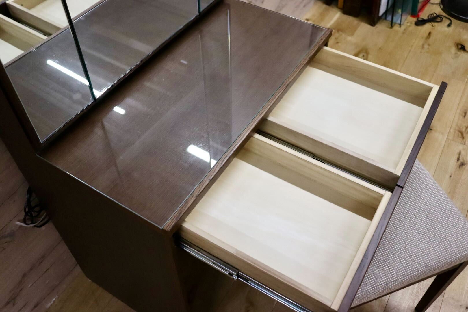 GMIH278○karimoku / カリモク QT2321 ドレッサー 三面鏡 鏡台 化粧台 オーク材 モカブラウン 国産家具 定価約18.8万 美品