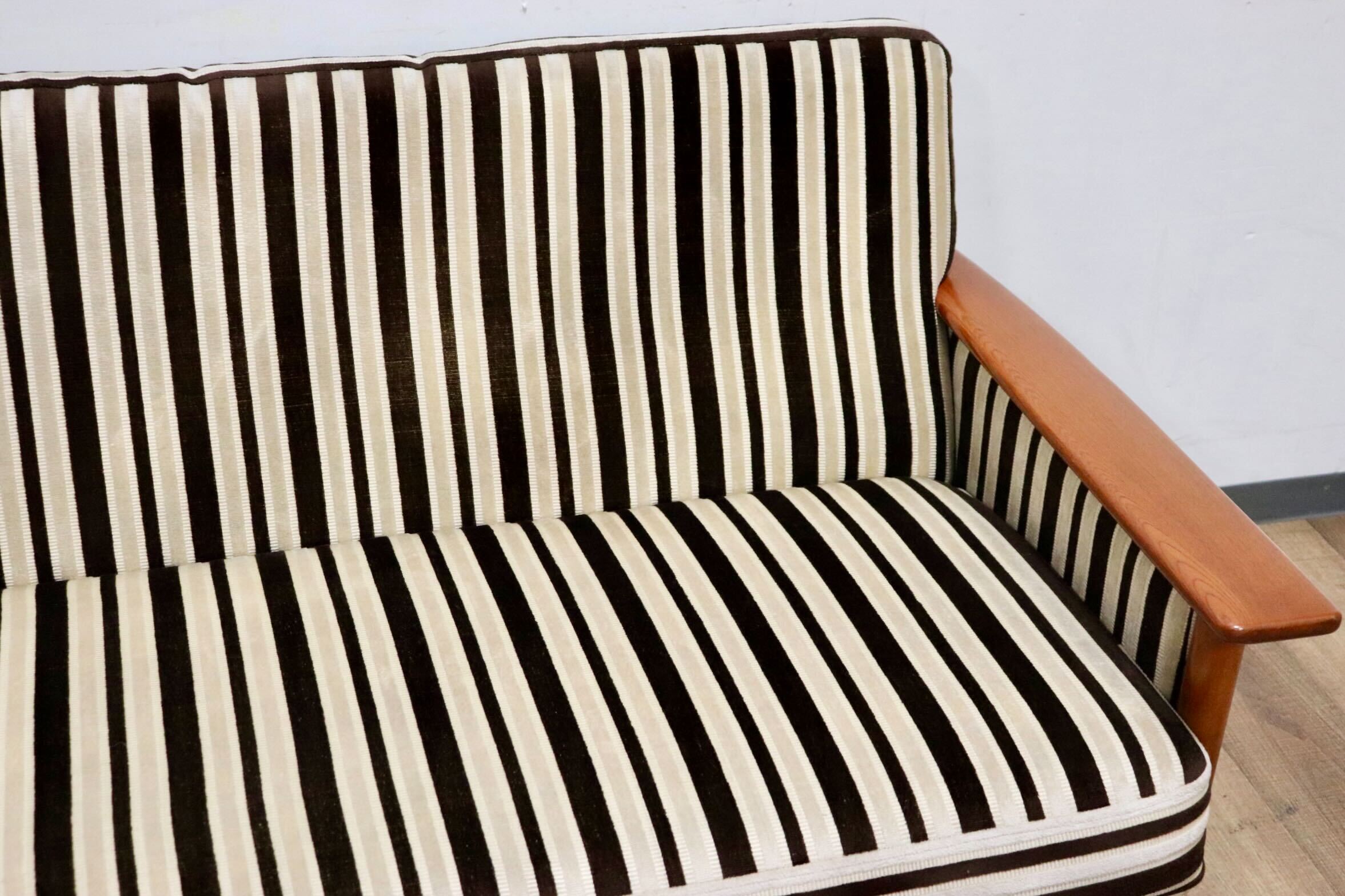 二人掛けソファー ソファ ソファー 2人掛け 2.5P 脚付き ローソファ ファブリック