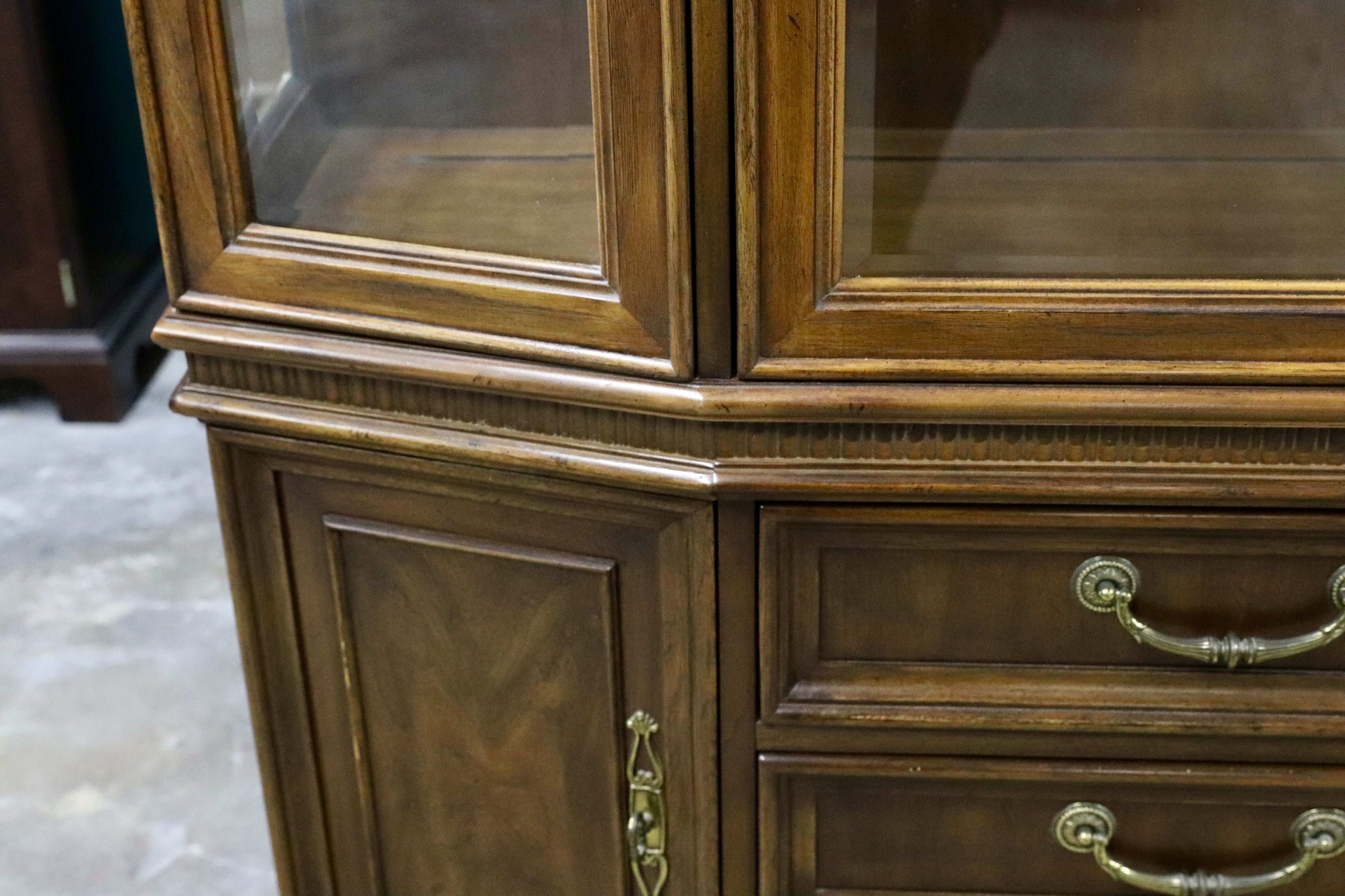 GMIK575○DREXEL HERITAGE / ドレクセルヘリテイジ キャビネット 飾り棚 クラシック キュリオ アメリカ ヴィンテージ カップボード