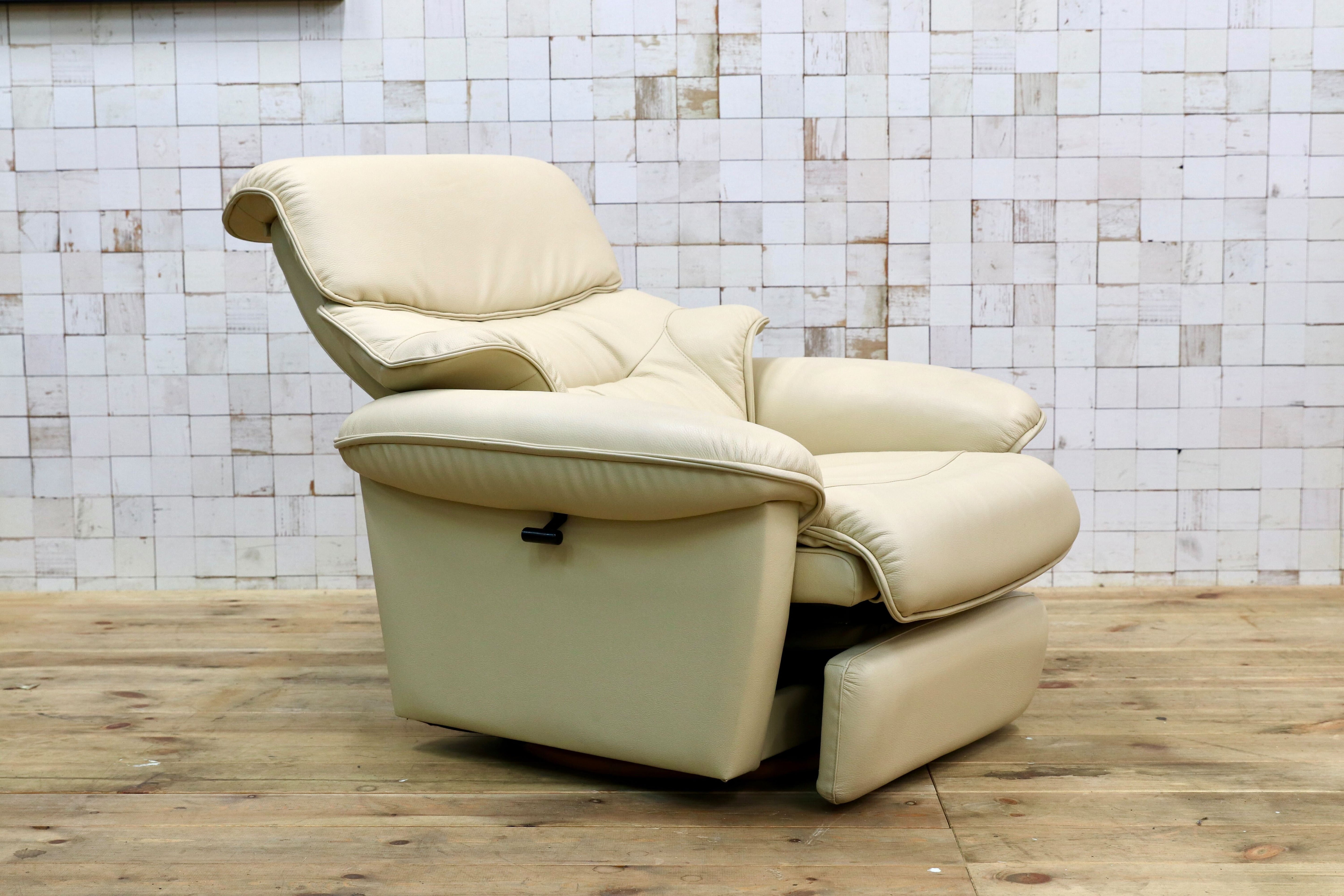GMIS308○冨士ファニチア / FUJI FURNITURE 1人掛けソファ シングルソファ 本革 クリーム色 回転チェア ラウンジチェア リクライニング