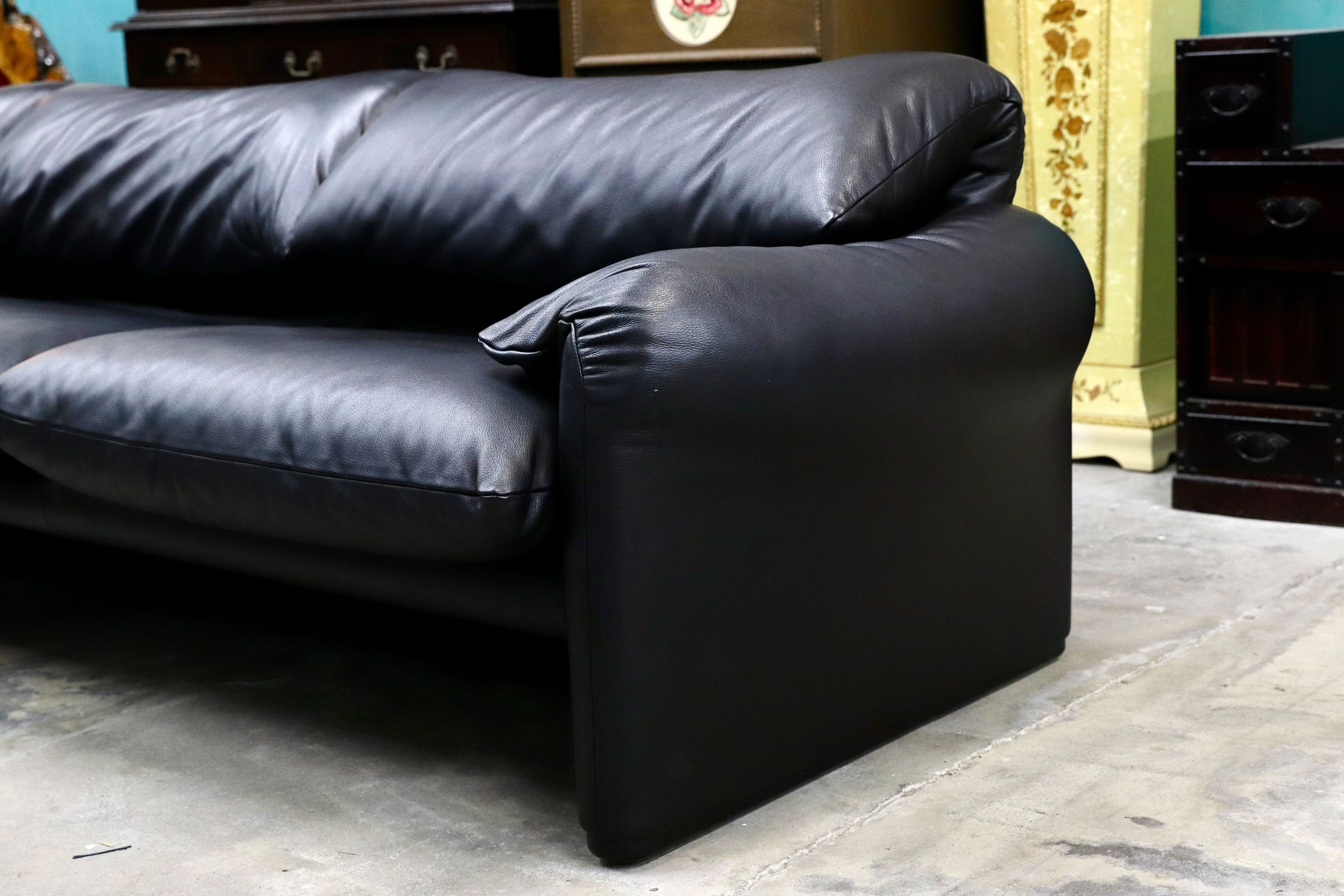 GMIK601○Cassina / カッシーナ MARALUNGA マラルンガ 3人掛けワイド トリプルソファ ヴィコ・マジストレッティ オットマンセット 約344万