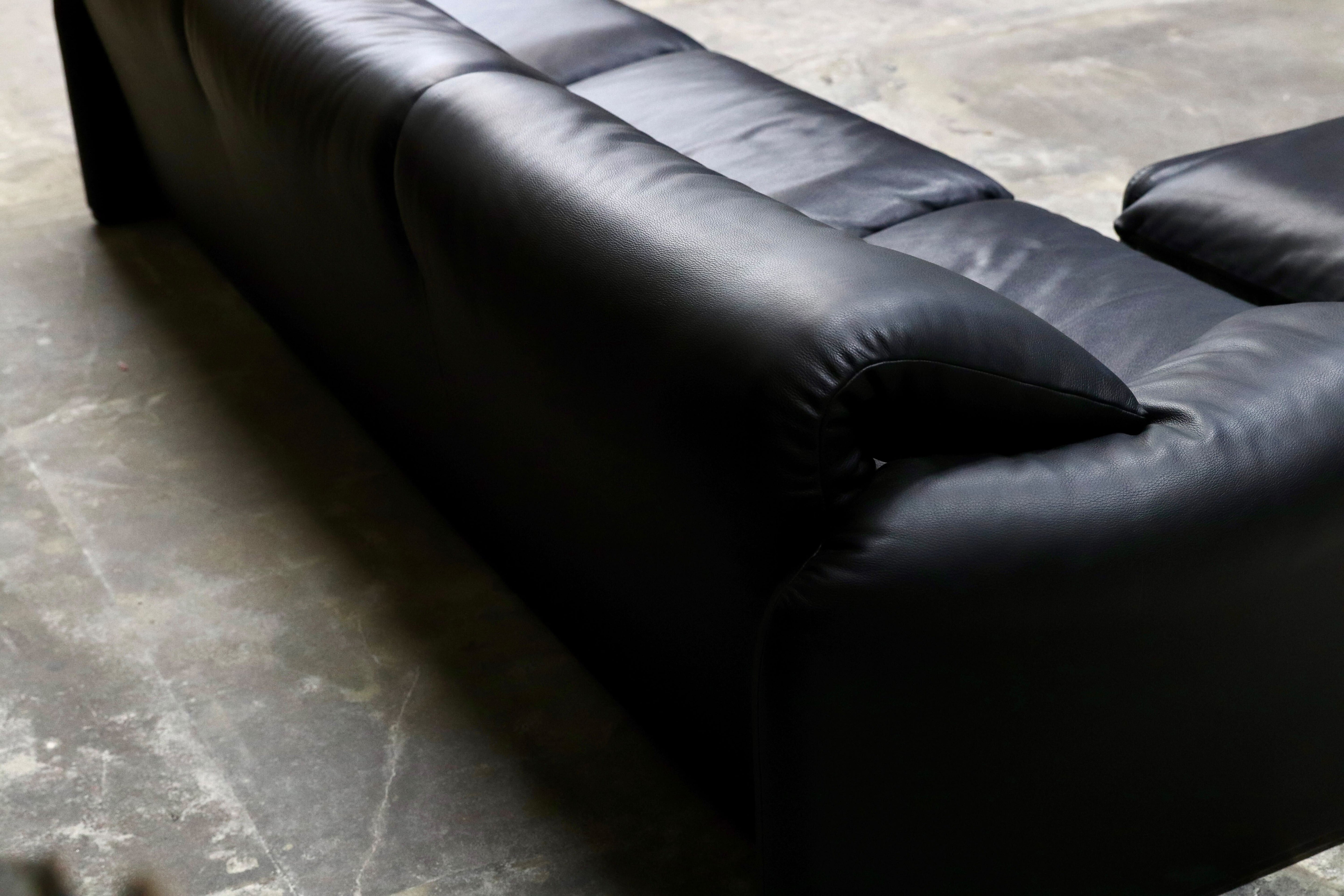 GMIK601○Cassina / カッシーナ MARALUNGA マラルンガ 3人掛けワイド トリプルソファ ヴィコ・マジストレッティ オットマンセット 約344万