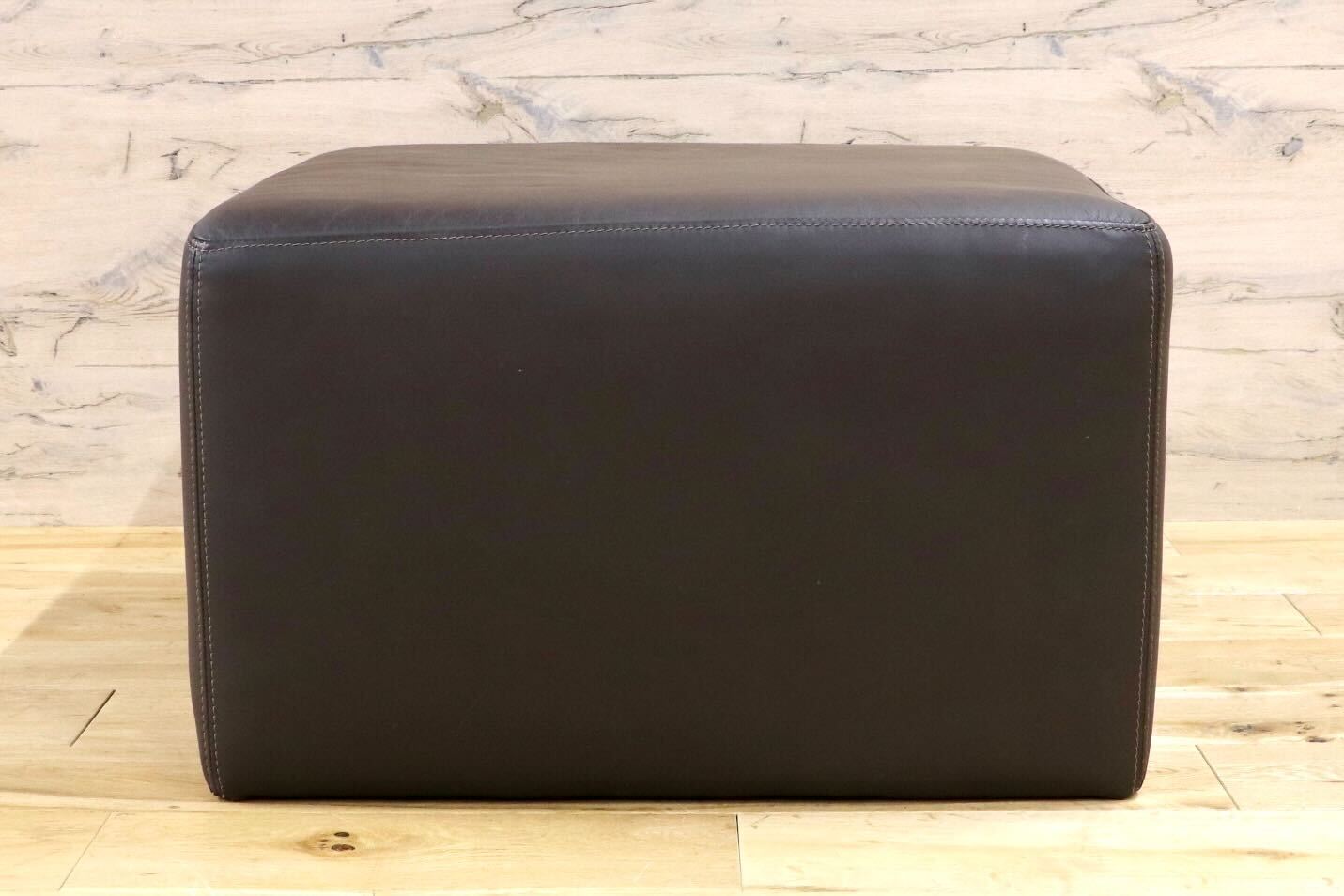GMIK871○ BoConcept / ボーコンセプト スツール オットマン 北欧家具 デンマーク ソファ 本革 キューブソファ レザー ブロックソファ