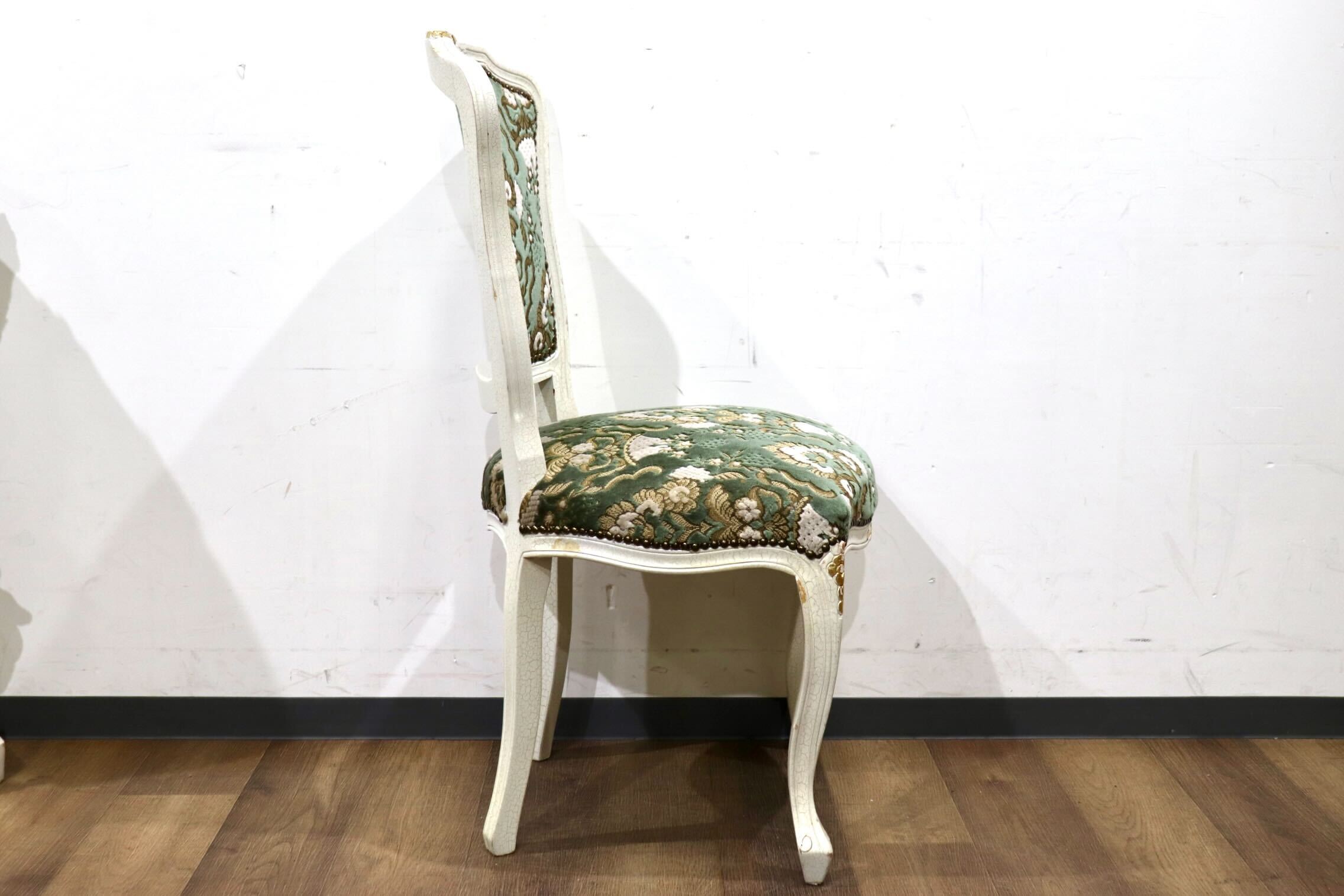 GMHS421A○西洋 アンティーク ダイニングチェア 椅子 猫脚 鋲打 彫刻 ファブリック ロココ調 姫系 シャビーシック エレガント クラシック