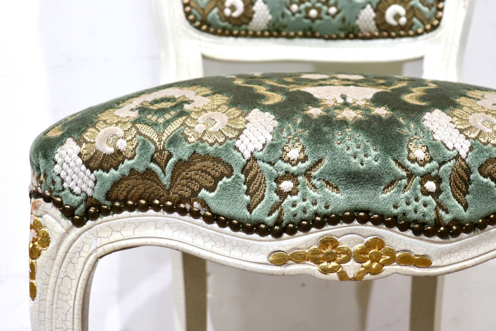 GMHS421A○西洋 アンティーク ダイニングチェア 椅子 猫脚 鋲打 彫刻 ファブリック ロココ調 姫系 シャビーシック エレガント クラシック