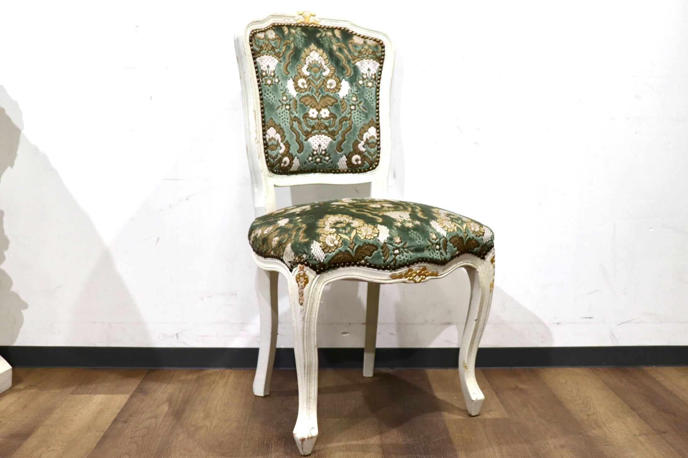 GMHS421B○西洋 アンティーク ダイニングチェア 椅子 猫脚 鋲打 彫刻 ファブリック ロココ調 姫系 シャビーシック エレガント クラシック