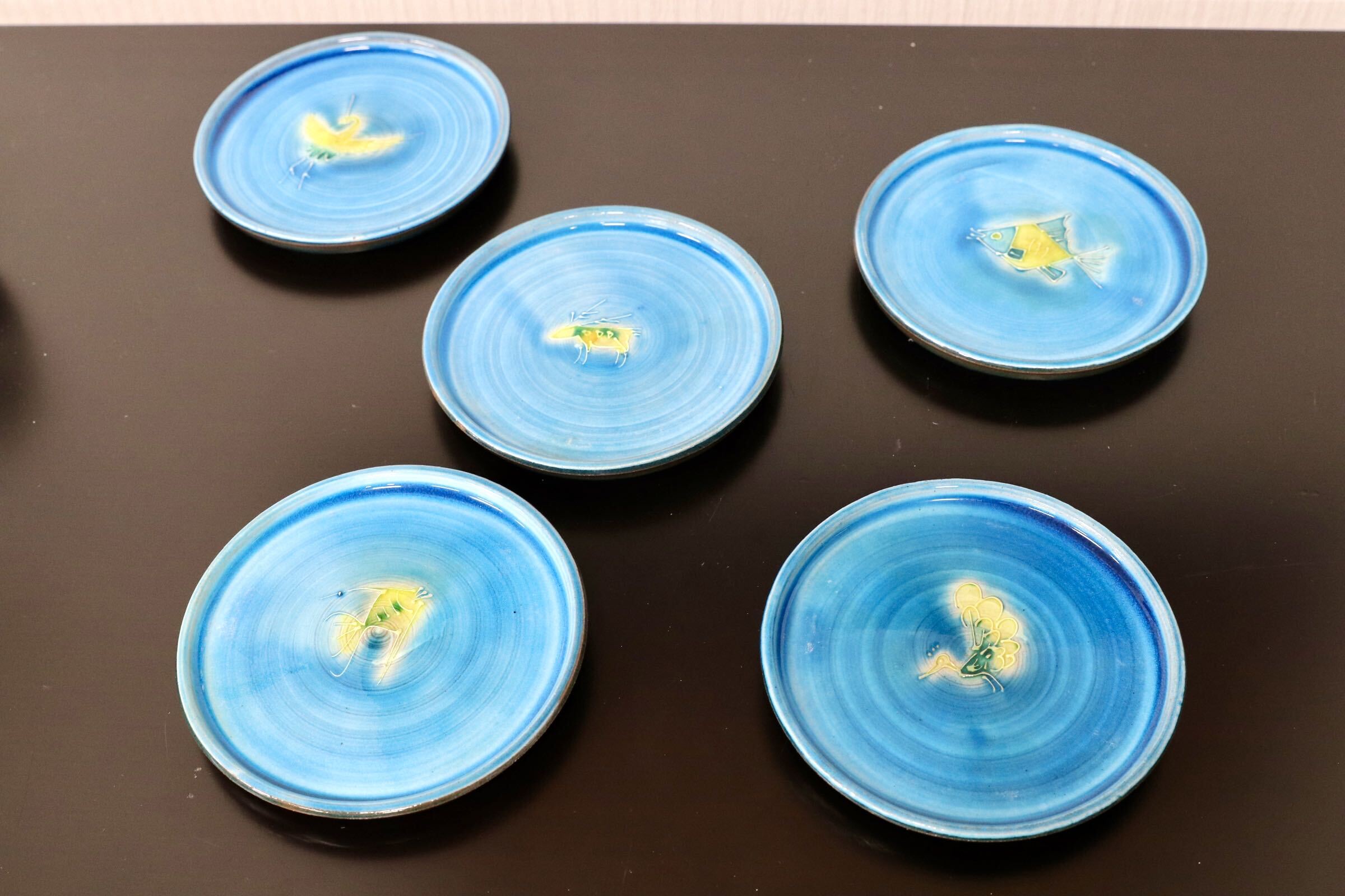 GMJO136D○トルコ青釉 色絵動物文 絵替銘々皿 五客揃 在