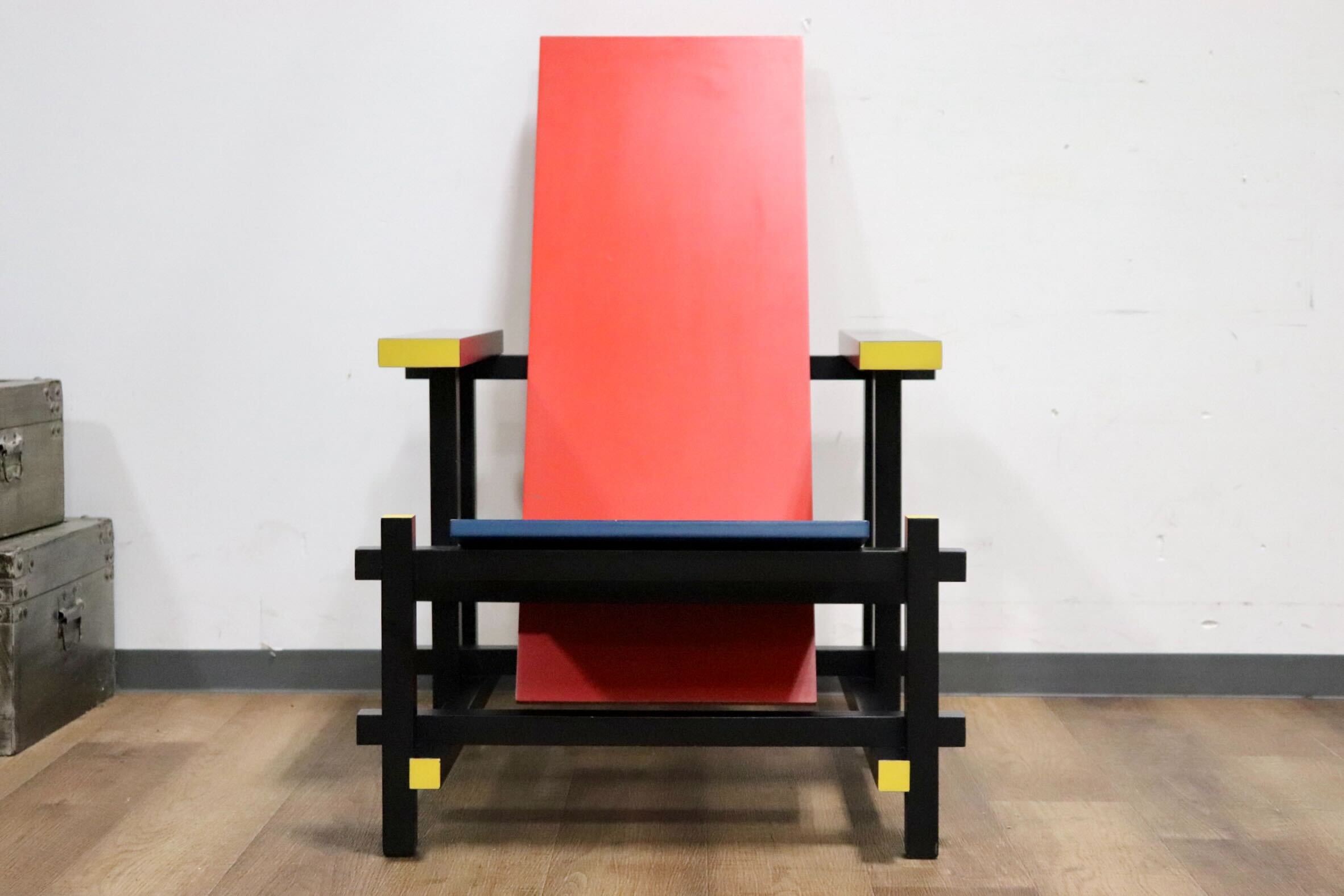 GMHK562○RED AND BLUE ラウンジチェア アームチェア リプロダクト GERRIT THOMAS RIETVELD へーリット・トーマス・リートフェルト 展示品