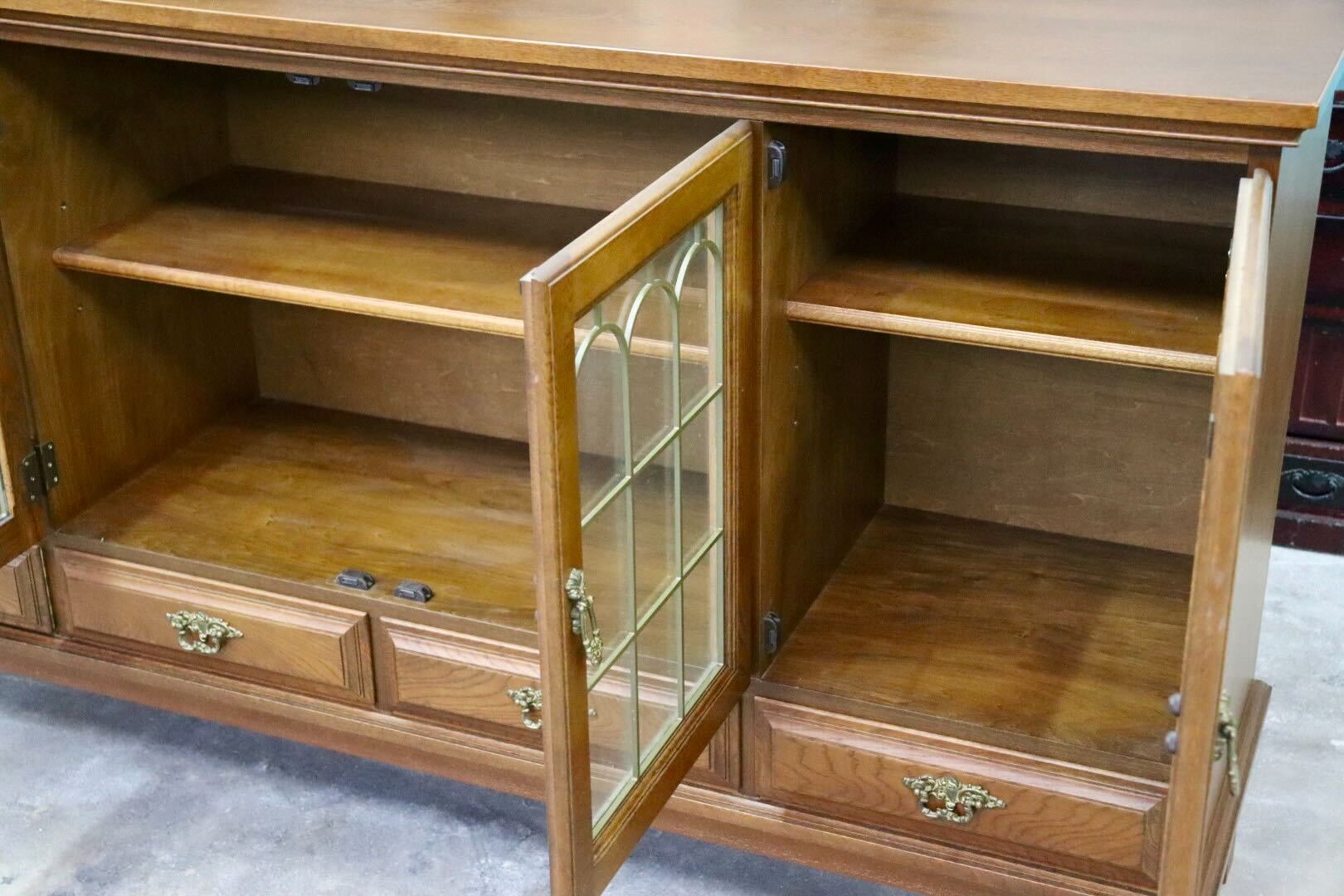 GMIH319○karimoku / カリモク コロニアル サイドボード リビングボード 飾り棚 キャビネット カントリー 国産家具 美品