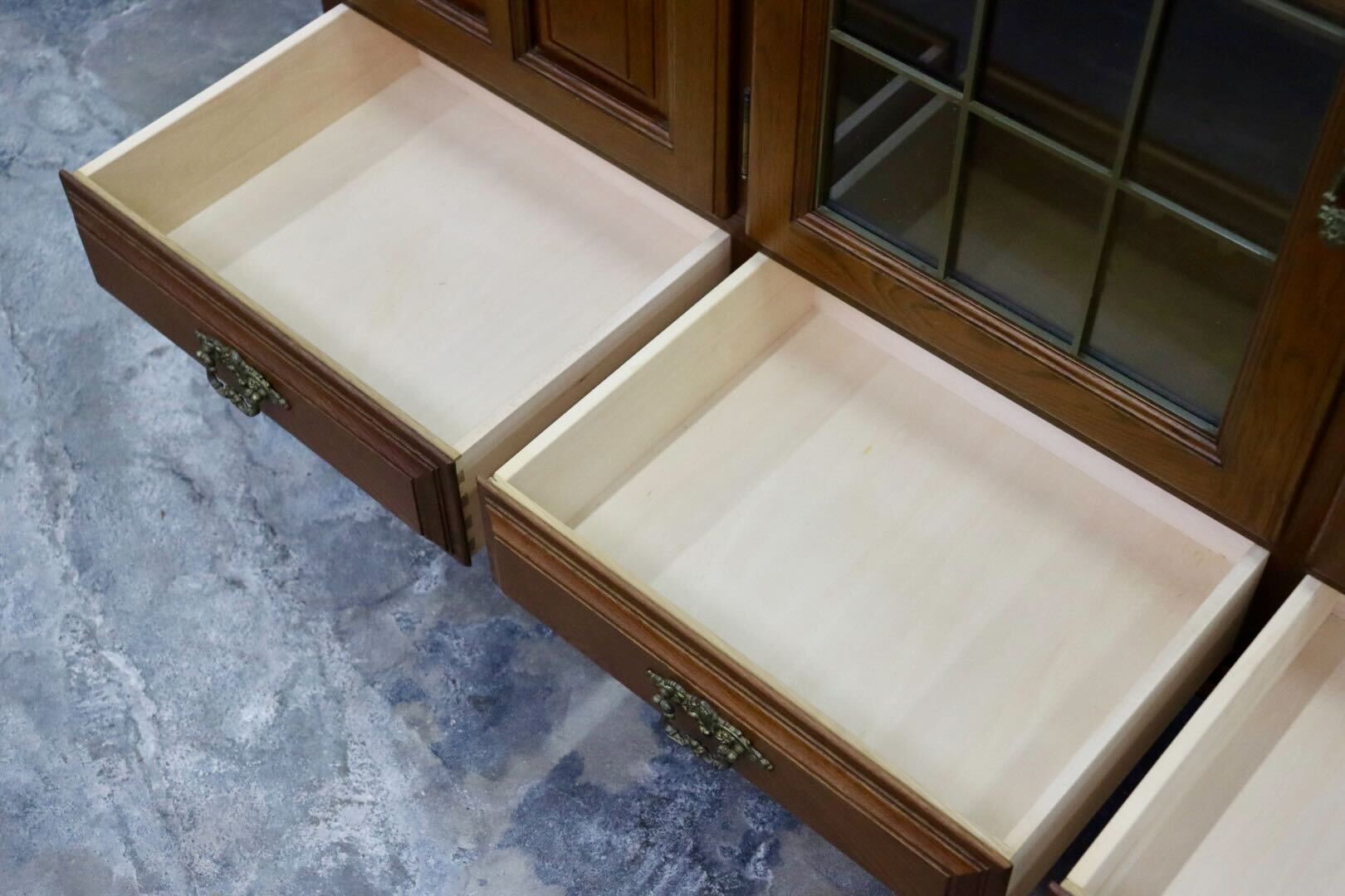 GMIH319○karimoku / カリモク コロニアル サイドボード リビングボード 飾り棚 キャビネット カントリー 国産家具 美品