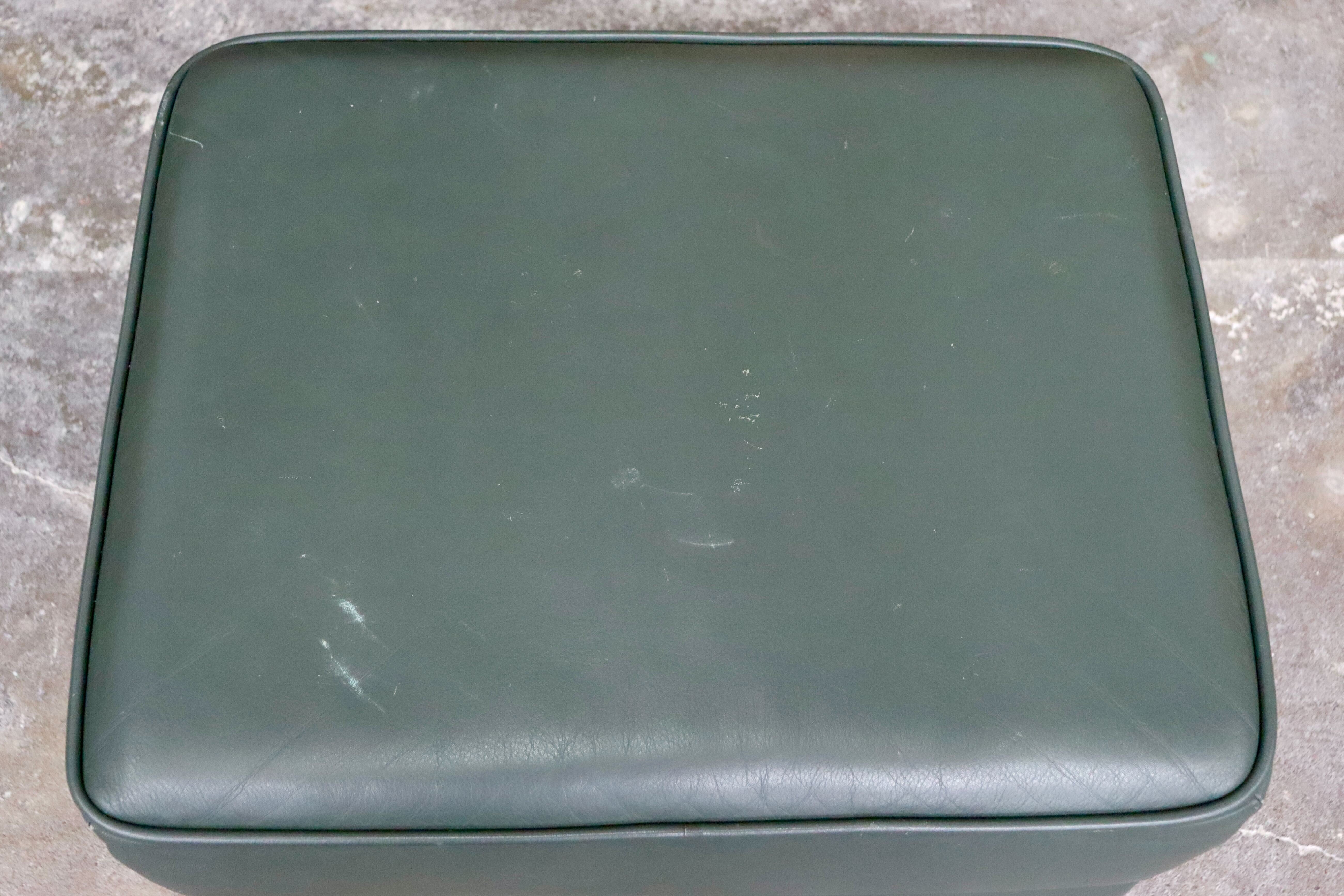 GMIS509A○karimoku / カリモク スツール オットマン 椅子 足置き 腰掛け 本革 ダークグリーン モダン シンプル 国産家具