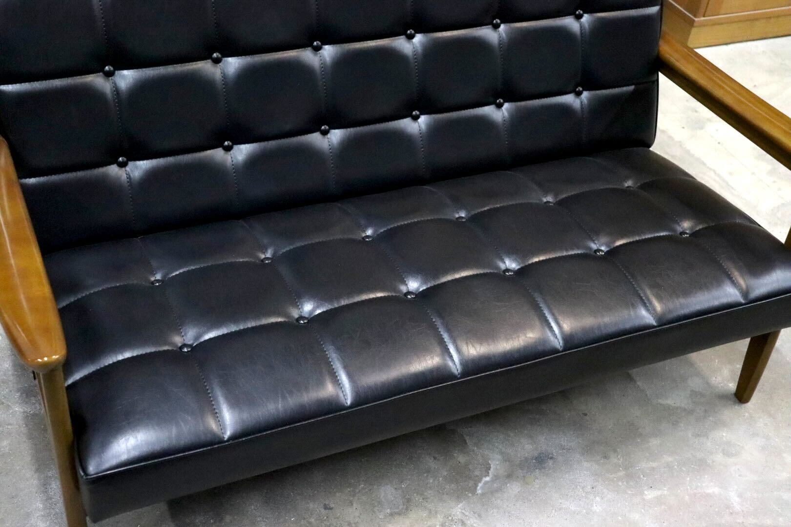 GMIK650A○カリモク60 Kチェア 2人掛けソファ ラブソファ 長椅子 2シーター 合皮 スタンダードブラック 国産家具 展示品