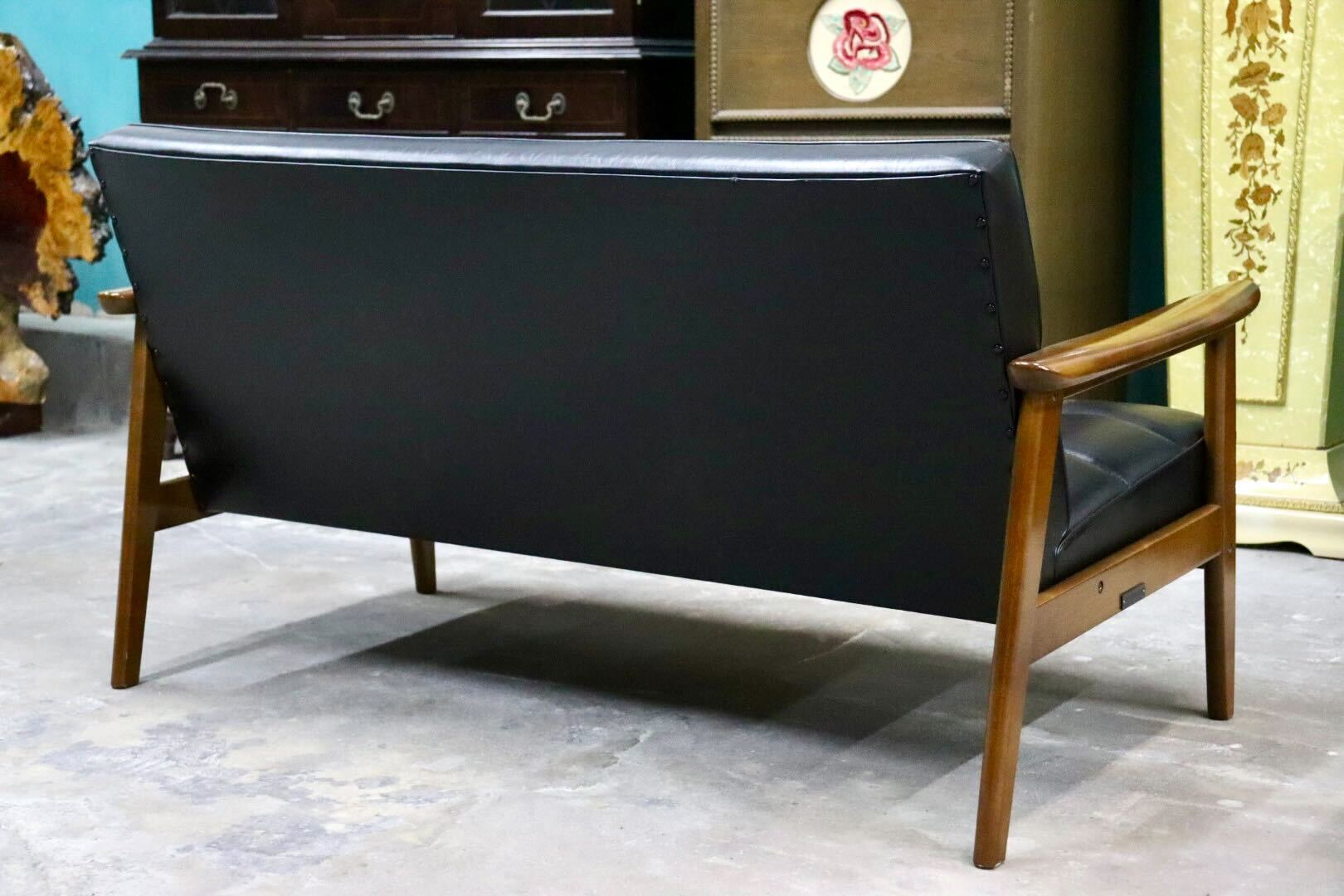 GMIK650A○カリモク60 Kチェア 2人掛けソファ ラブソファ 長椅子 2シーター 合皮 スタンダードブラック 国産家具 展示品