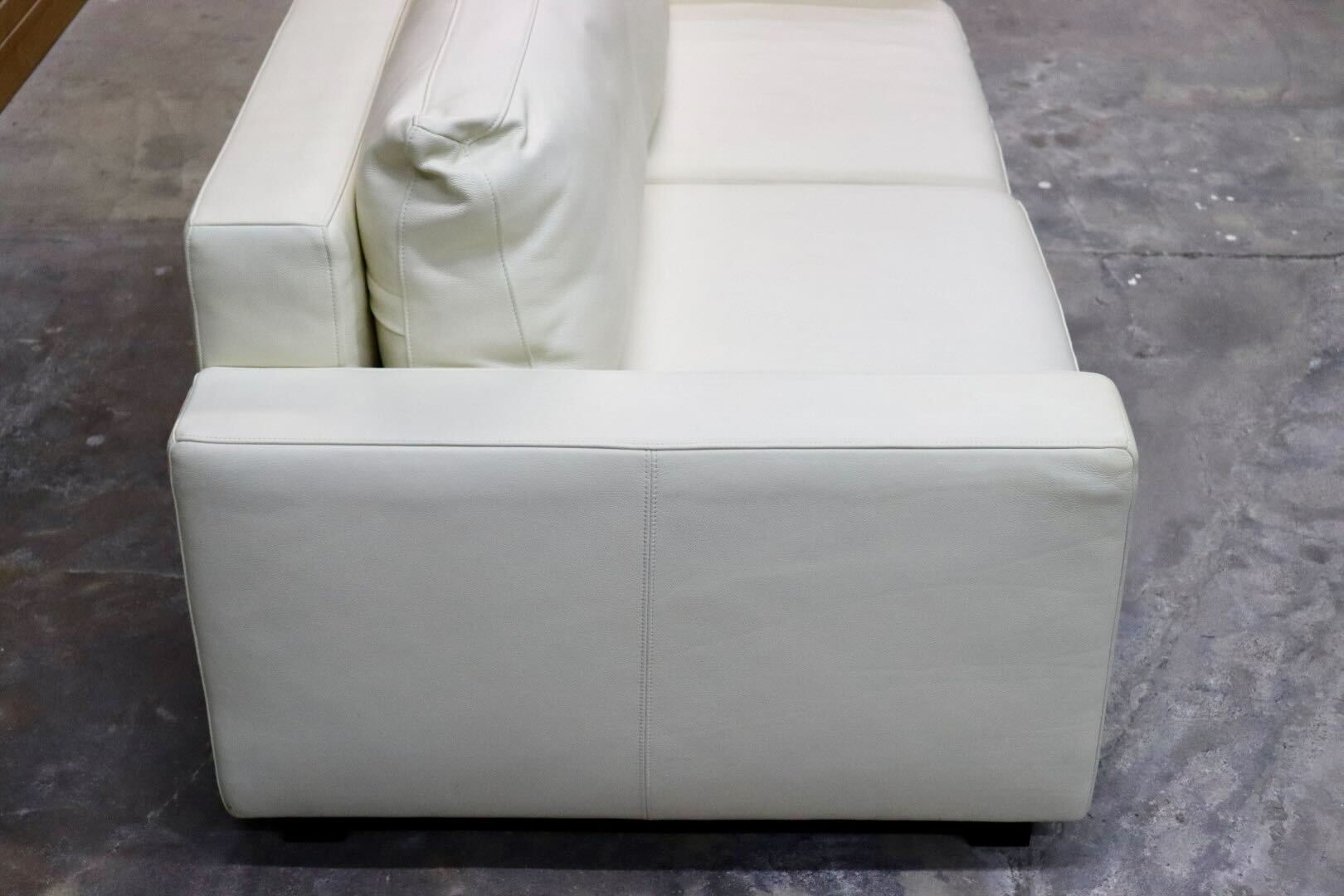 GMIS366B○HUKLA / フクラ REGATO レガト 2人掛けソファ ラブソファ 長椅子 本革 スタイリッシュ モダン 美品