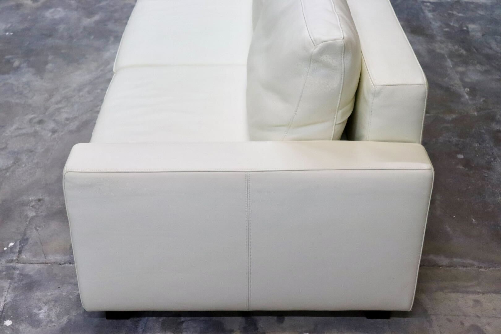 GMIS366B○HUKLA / フクラ REGATO レガト 2人掛けソファ ラブソファ 長椅子 本革 スタイリッシュ モダン 美品