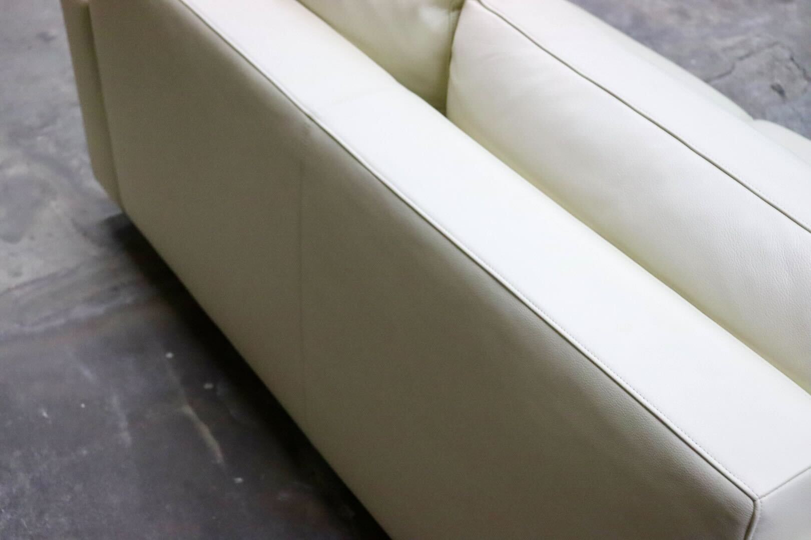 GMIS366B○HUKLA / フクラ REGATO レガト 2人掛けソファ ラブソファ 長椅子 本革 スタイリッシュ モダン 美品