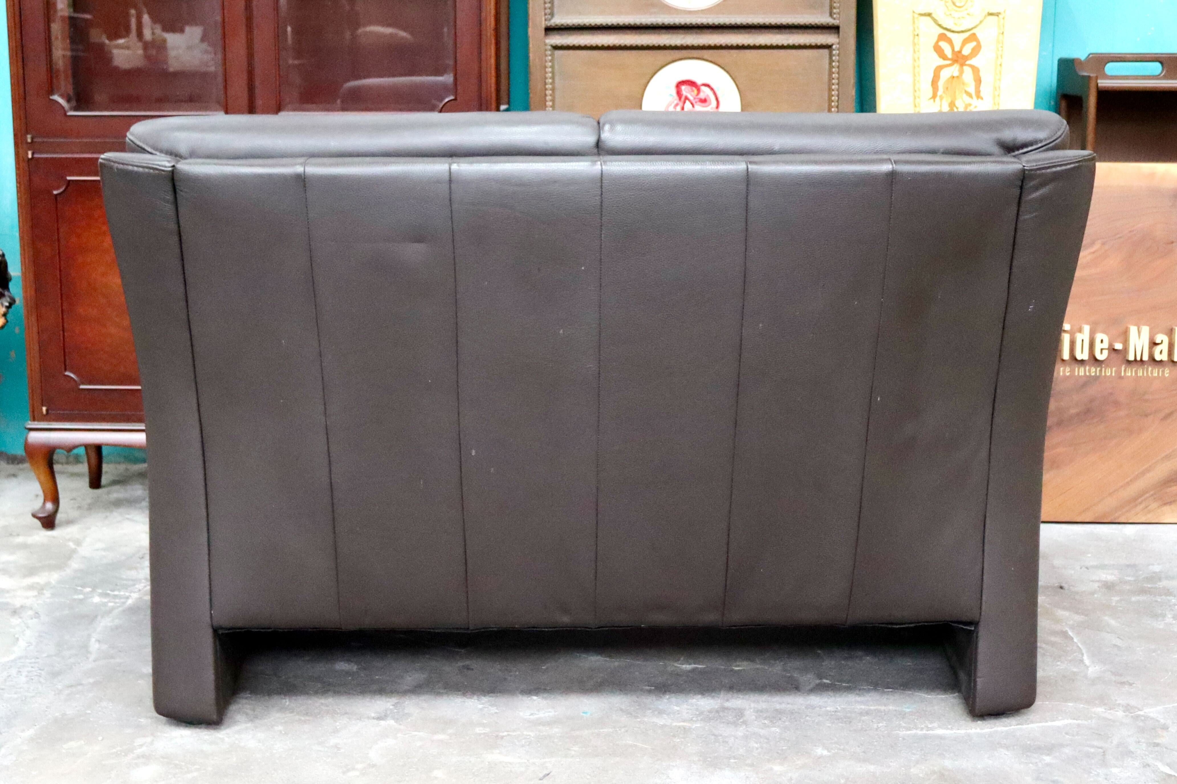 GMIK901○himolla / ヒモラ ベルク 2人掛けソファ ラブソファ 長椅子 本革 レザー IDC大塚家具 ダークブラウン ドイツ モダン