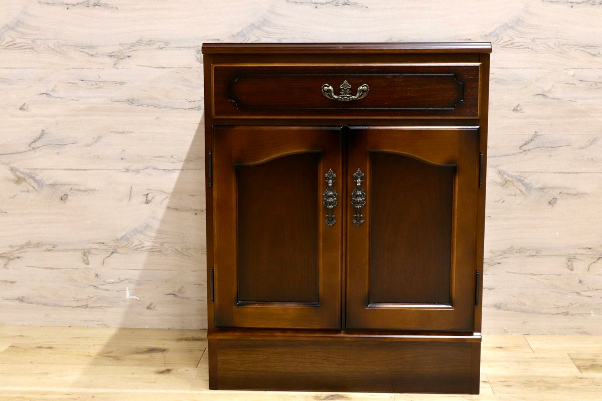 GMJK456B○karimoku / カリモク コロニアル QC1905NK キャビネット サイドボード ブナ材 オバンコール突板 定価約10.2万円 展示品
