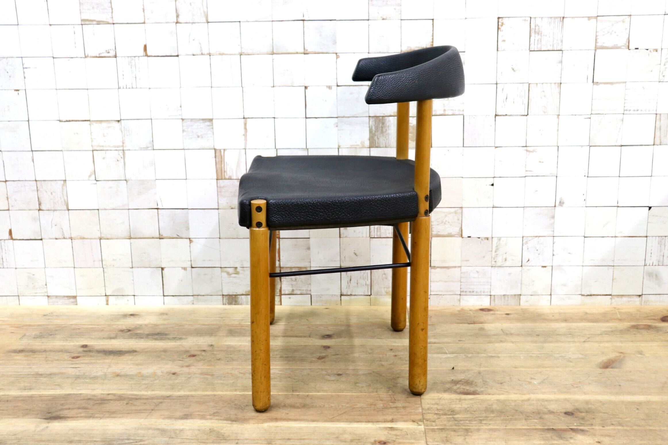 GMIN7A〇Cassina / カッシーナ レオナルドチェア ダイニングチェア Strassle collection社 スイス 椅子 ブラック 北欧スタイル