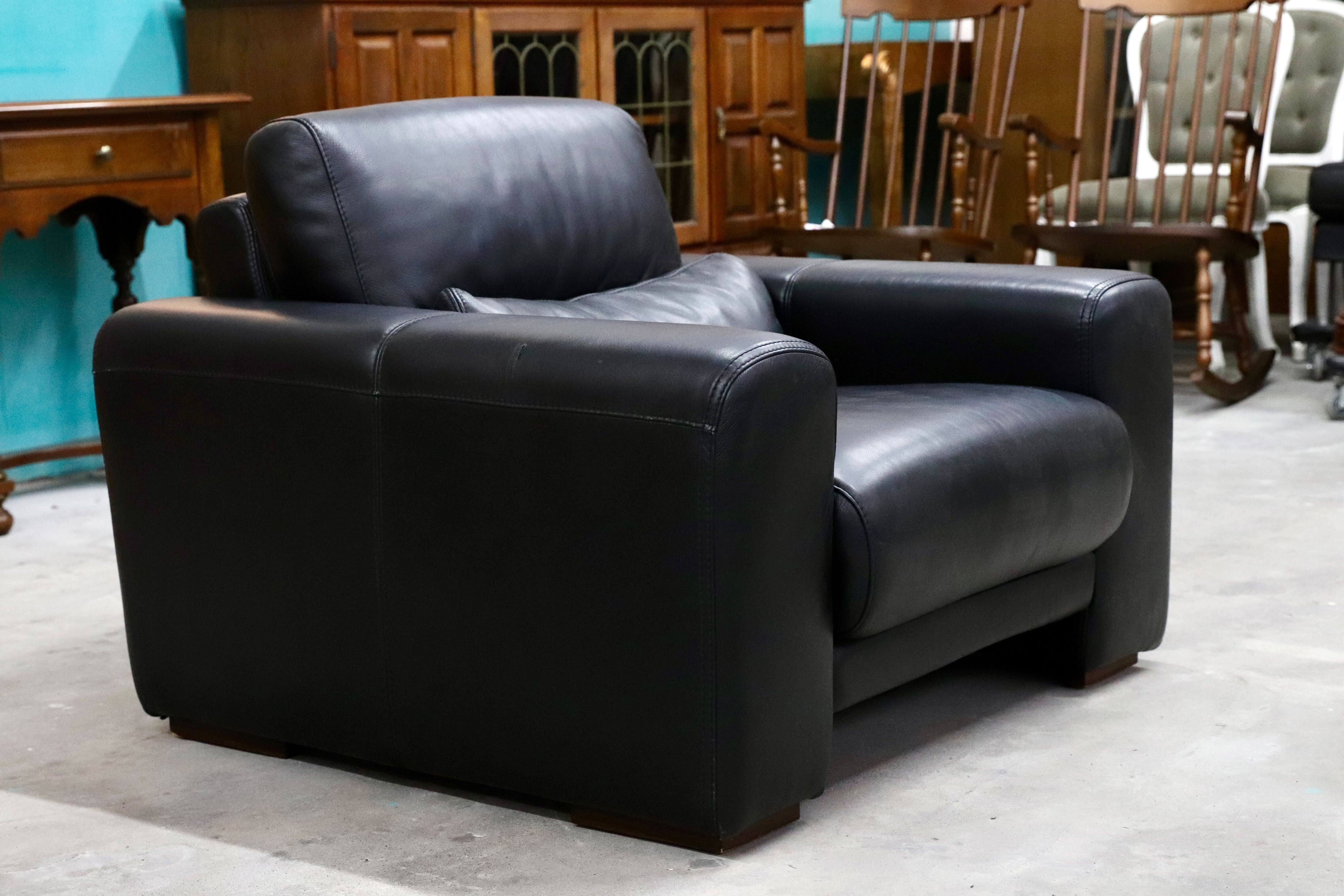 GMIH40B○IDC大塚家具 シングルソファ 1人掛けソファ ラウンジチェア 黒 本革 モダン