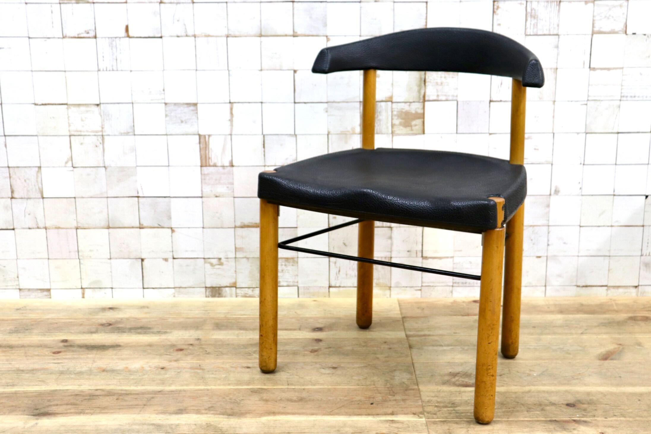 GMIN7C〇Cassina / カッシーナ レオナルドチェア ダイニングチェア Strassle collection社 スイス 椅子 ブラック 北欧スタイル