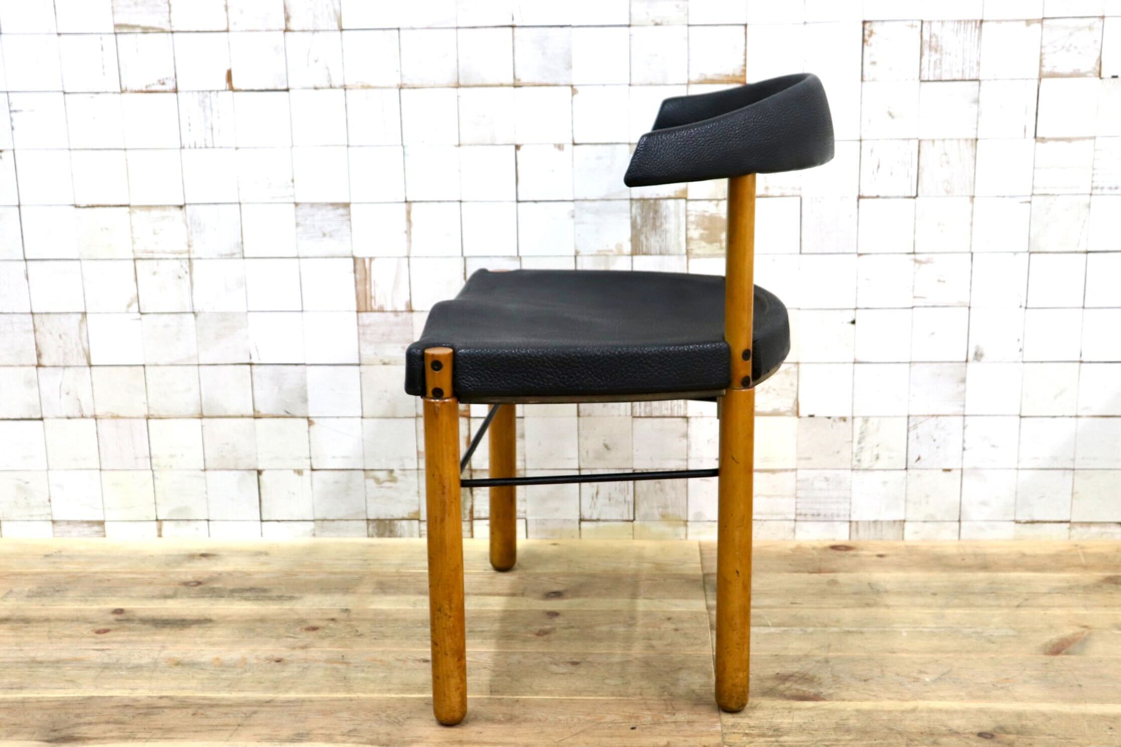 GMIN7C〇Cassina / カッシーナ レオナルドチェア ダイニングチェア Strassle collection社 スイス 椅子 ブラック 北欧スタイル