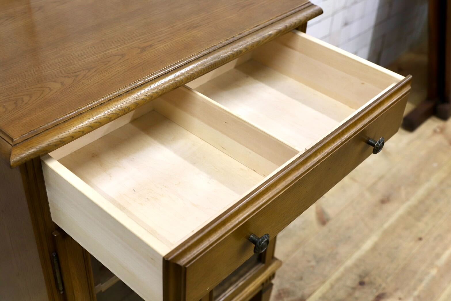 GMIK883〇domani / ドマーニ オーク材キャビネット サイドボード リビングボード 収納家具 クラシック アンティーク調 カリモク最高峰